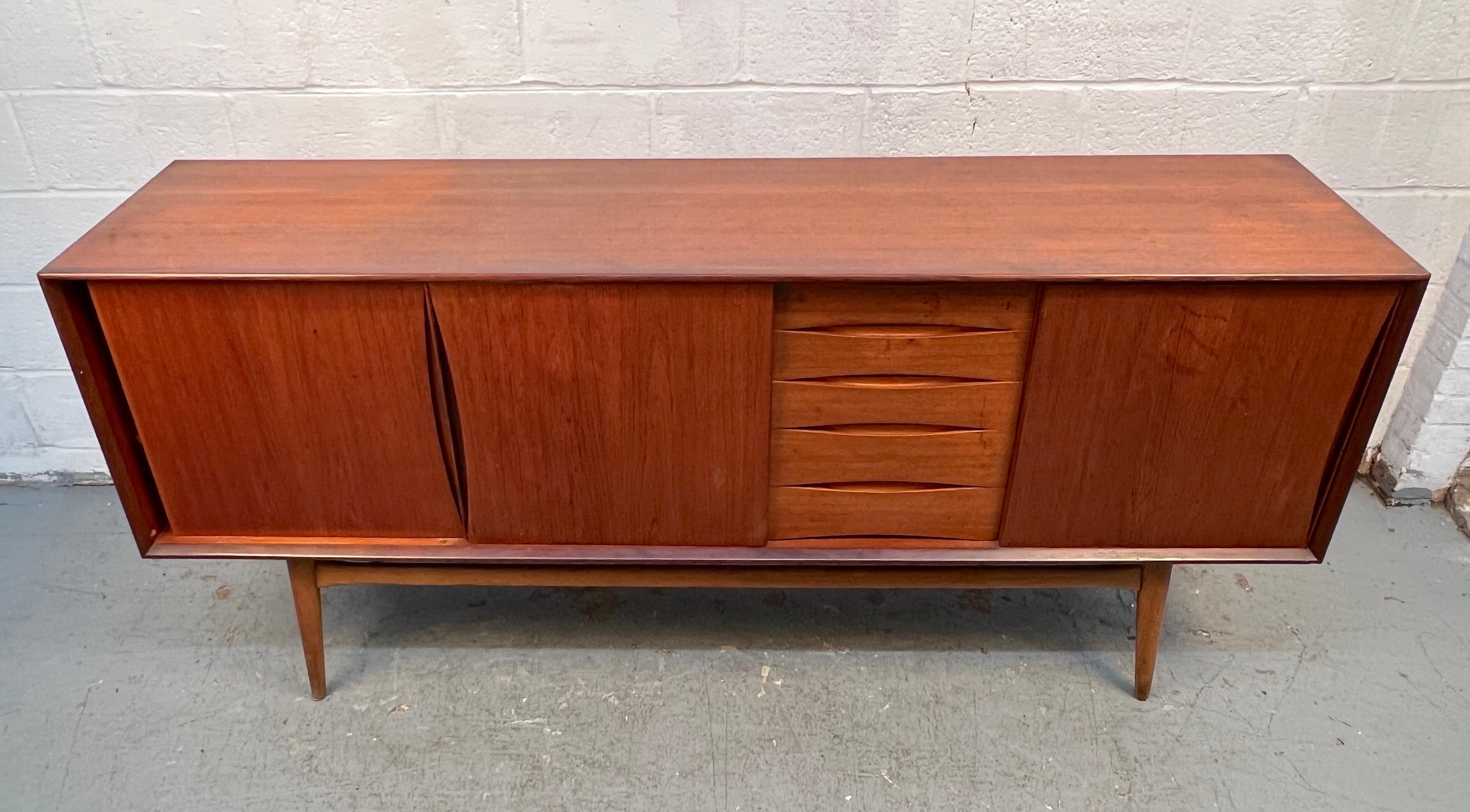 20th Century Elegant Mid-Century Modern Danish Sideboard For Sale