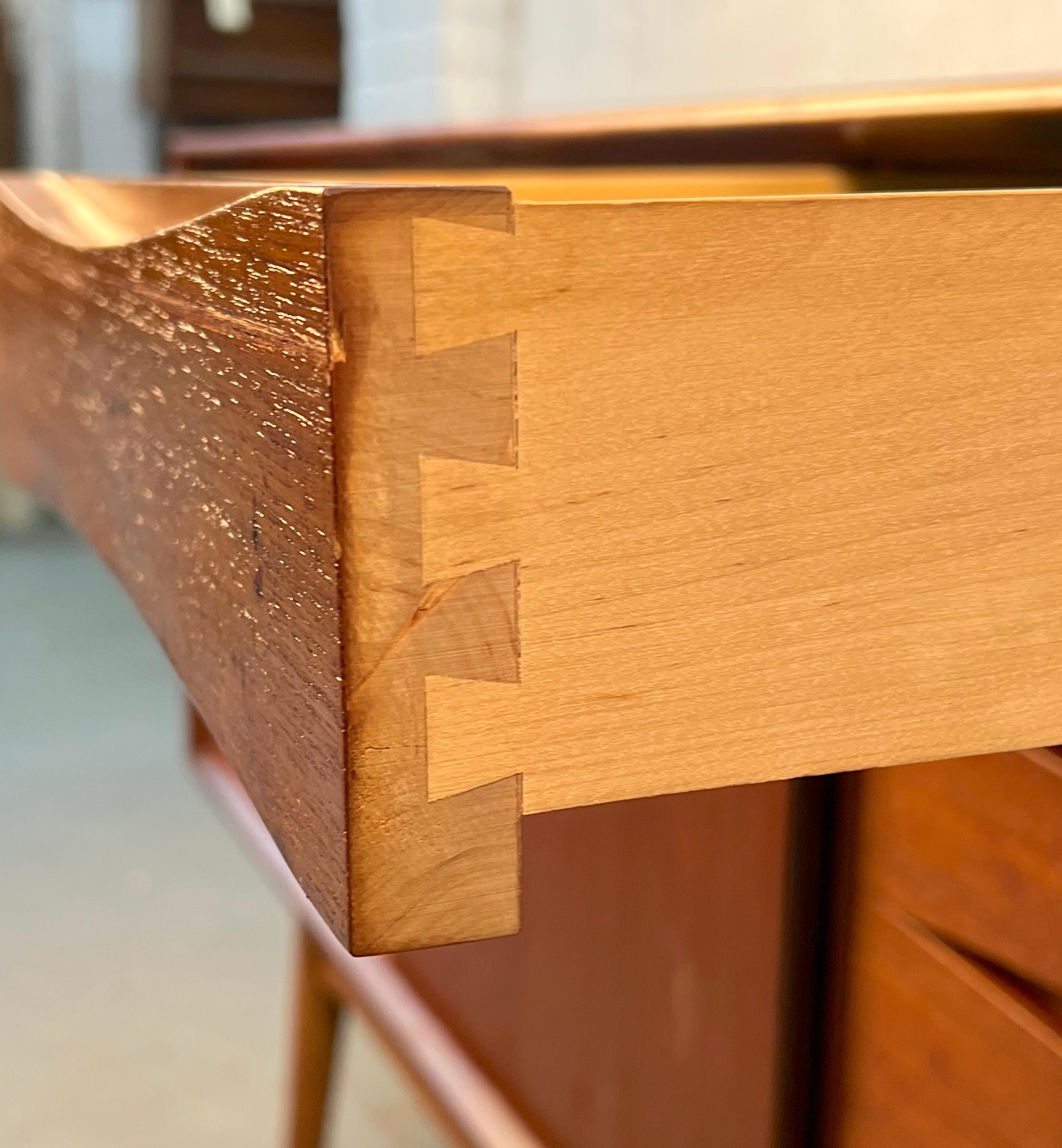 Elegant Mid-Century Modern Danish Sideboard For Sale 4