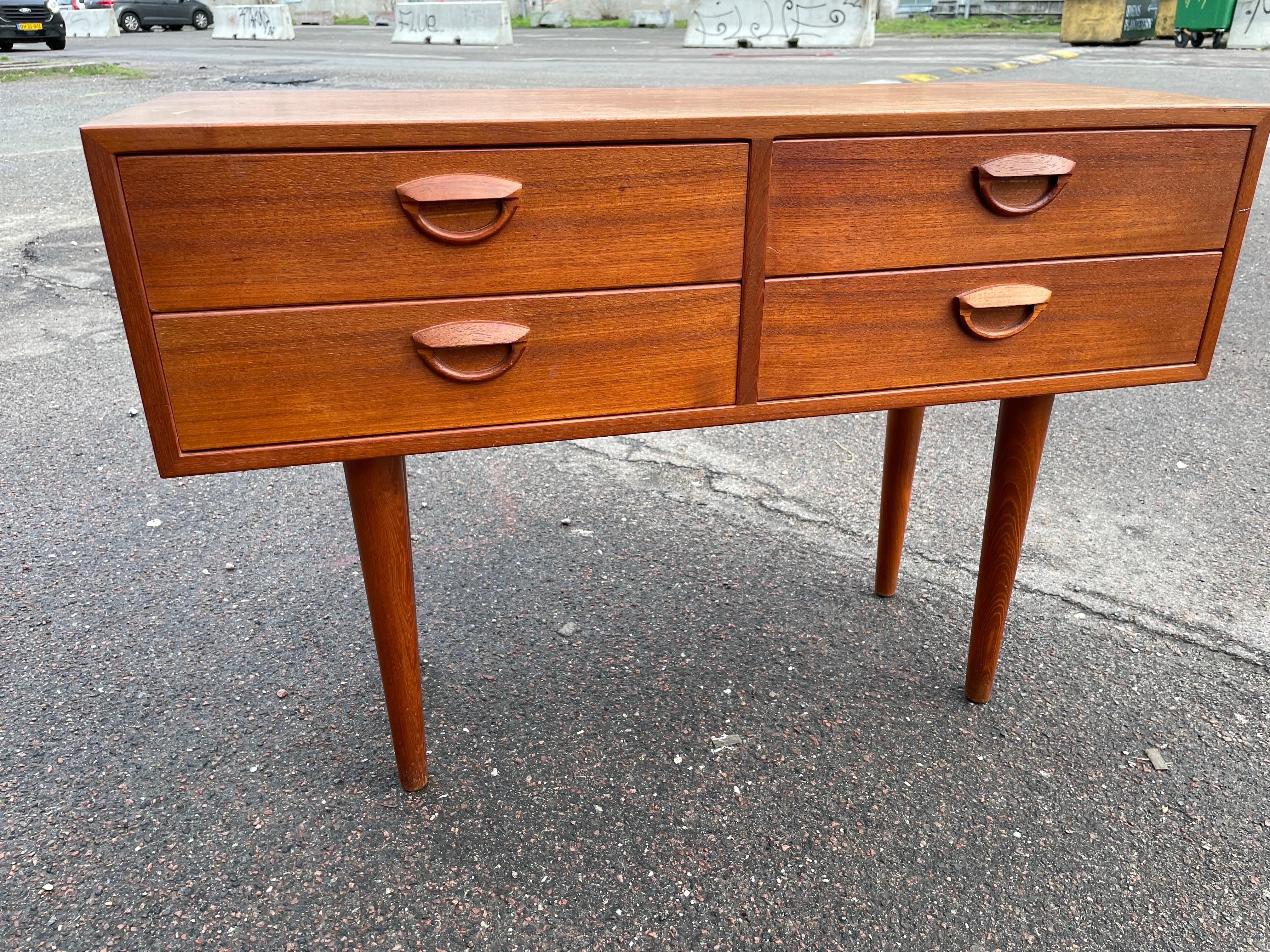 Mid-Century moderno Elegante comò danese di metà secolo in teak di Kai Kristiansen, anni '60 in vendita