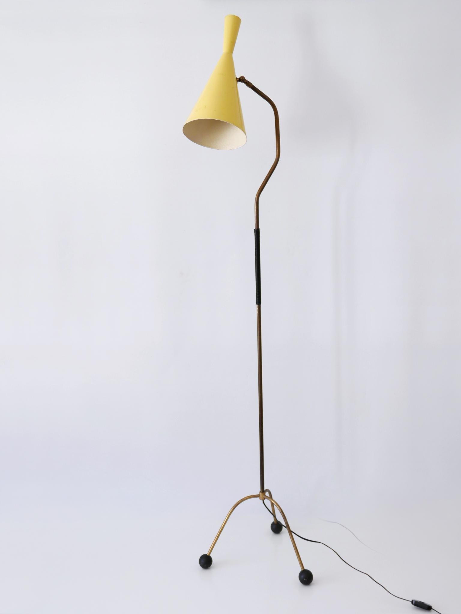 Absolutely rare, elegant and highly decorative Mid-Century Modern floor lamp or reading light. Designed and manufactured probably in Austria, 1950s.

Executed in brass and aluminium, the lamp needs 1 x E27 / E26 Edison screw fit bulb, is wired, and