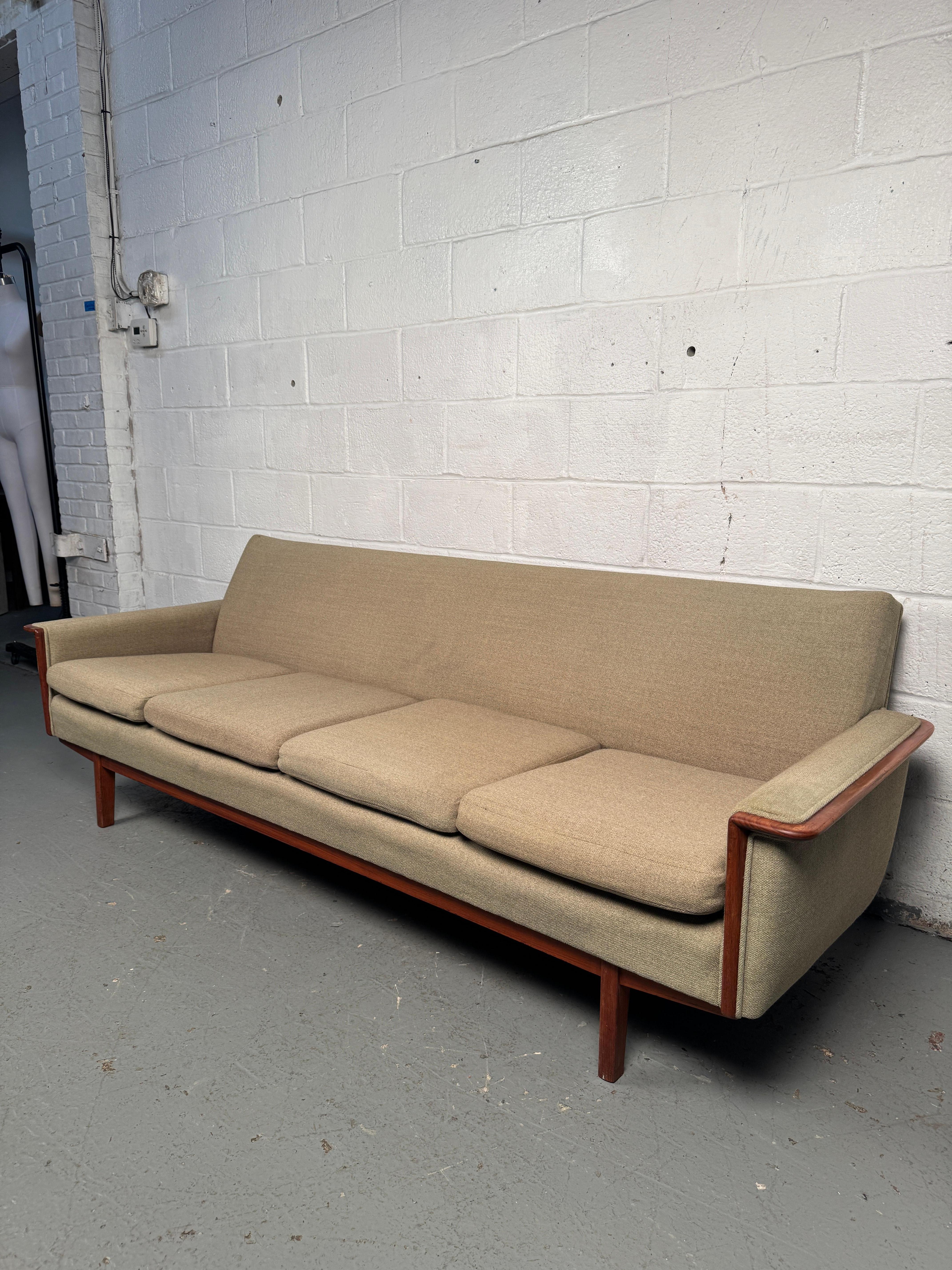 Elegant Mid-Century Modern Four Seat Sofa In Good Condition For Sale In Brooklyn, NY