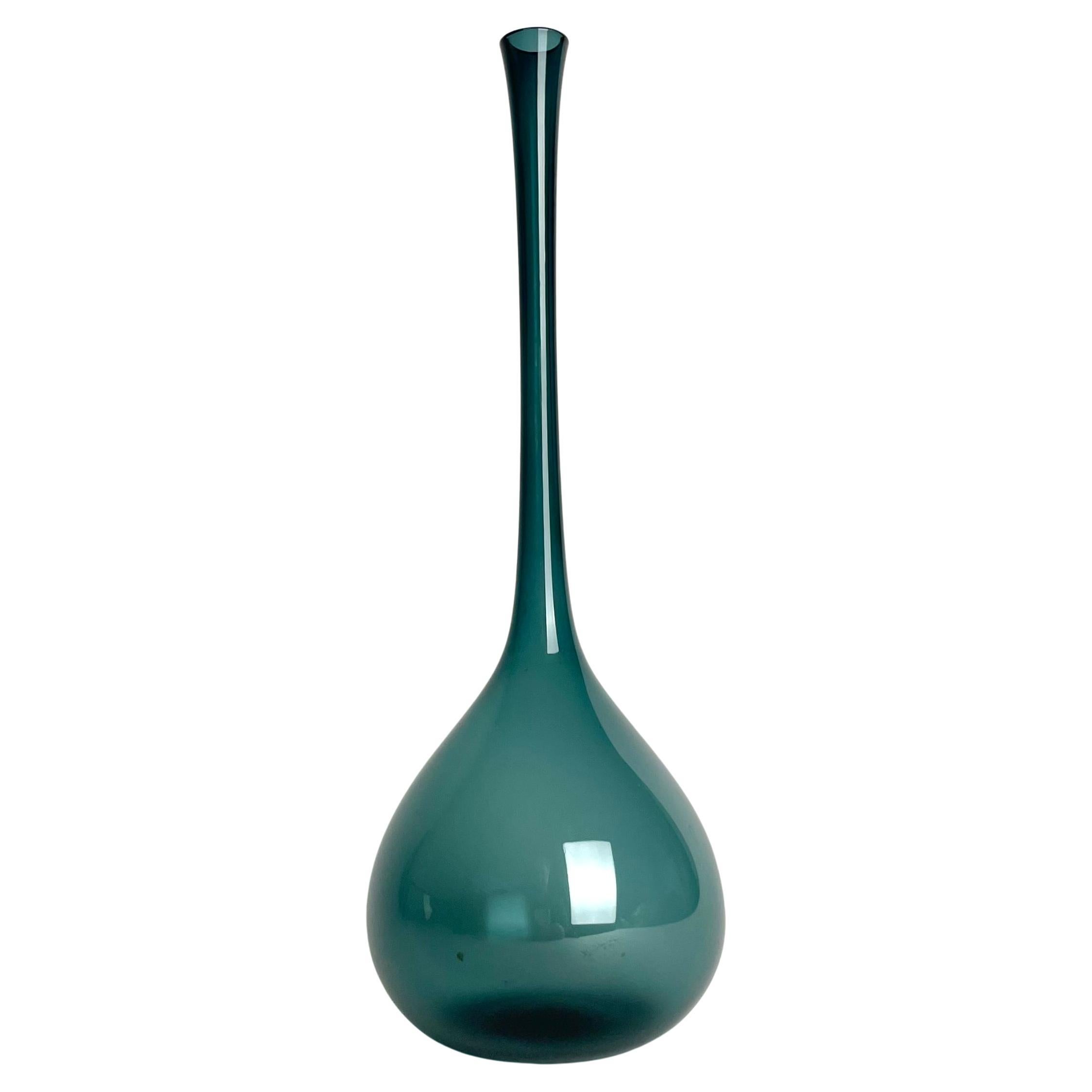 Elegant Mid-Century Modern Glass Vase by Arthur Percy for Gullaskruf, Sweden For Sale