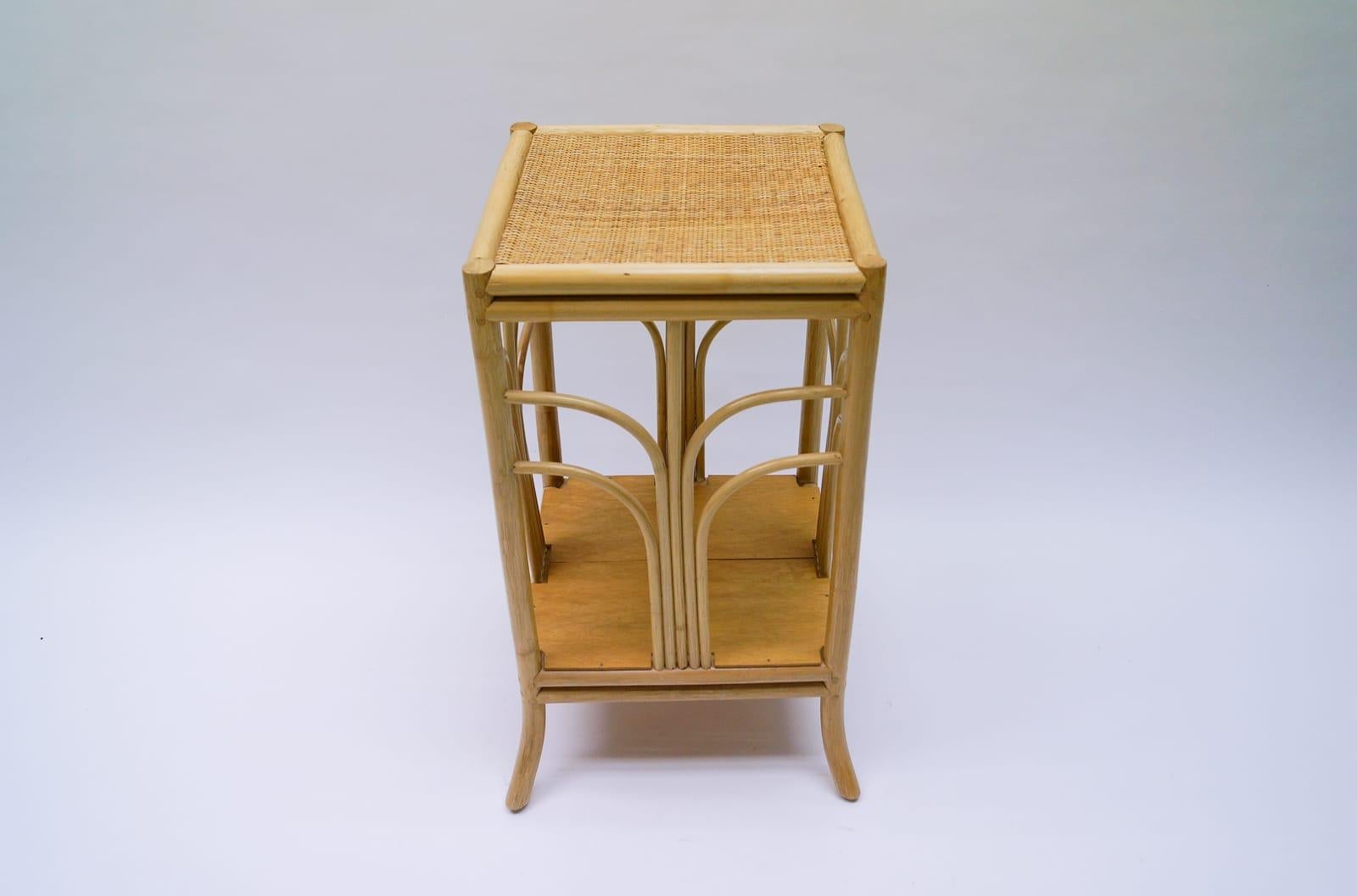 Elegant Mid-Century Modern Italian Bamboo and Rattan Flower Stand In Good Condition For Sale In Nürnberg, Bayern