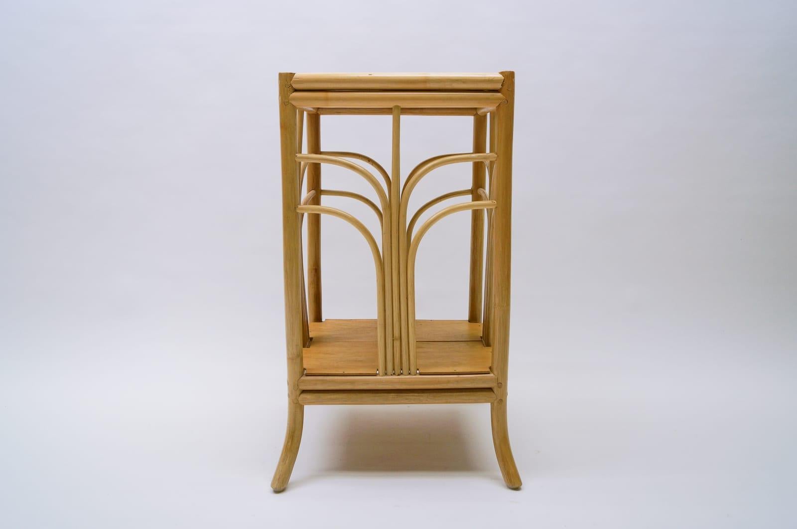 Late 20th Century Elegant Mid-Century Modern Italian Bamboo and Rattan Flower Stand For Sale