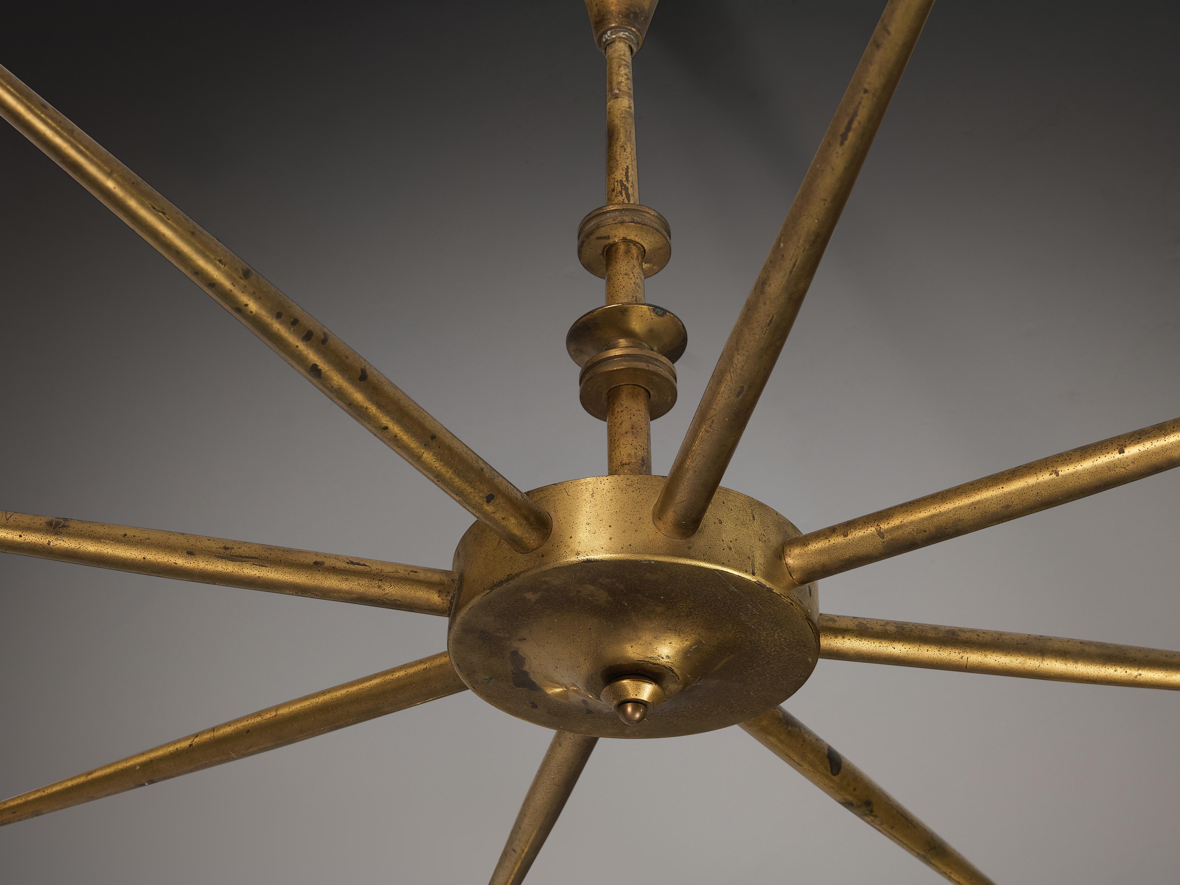 Elegante araña italiana moderna de mediados de siglo en latón en Bueno estado para la venta en Waalwijk, NL