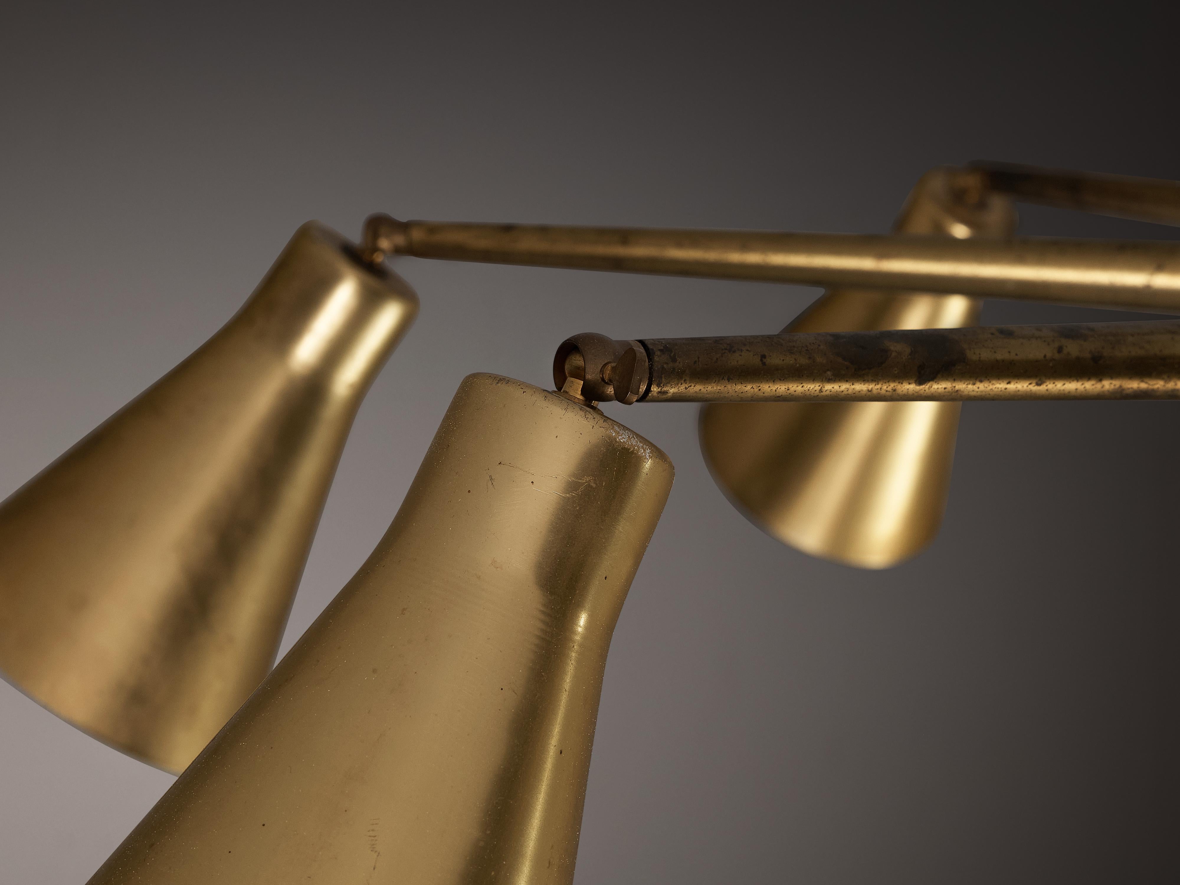 Elegante araña italiana moderna de mediados de siglo en latón mediados del siglo XX en venta