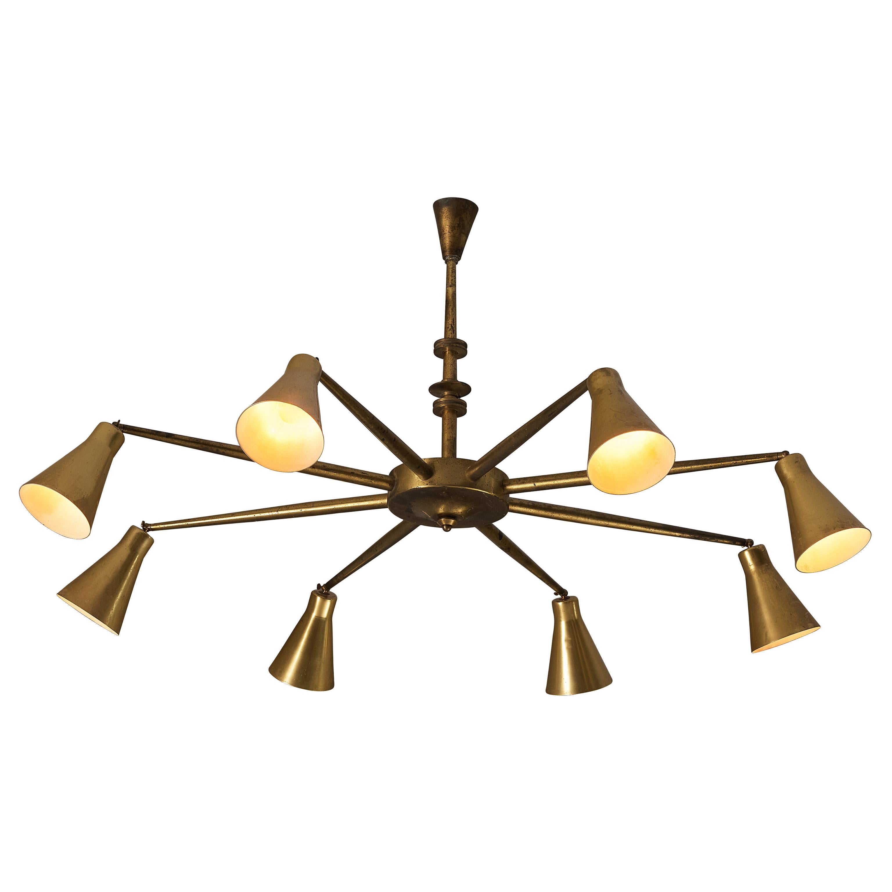 Eleganza del lampadario italiano moderno di metà secolo in ottone