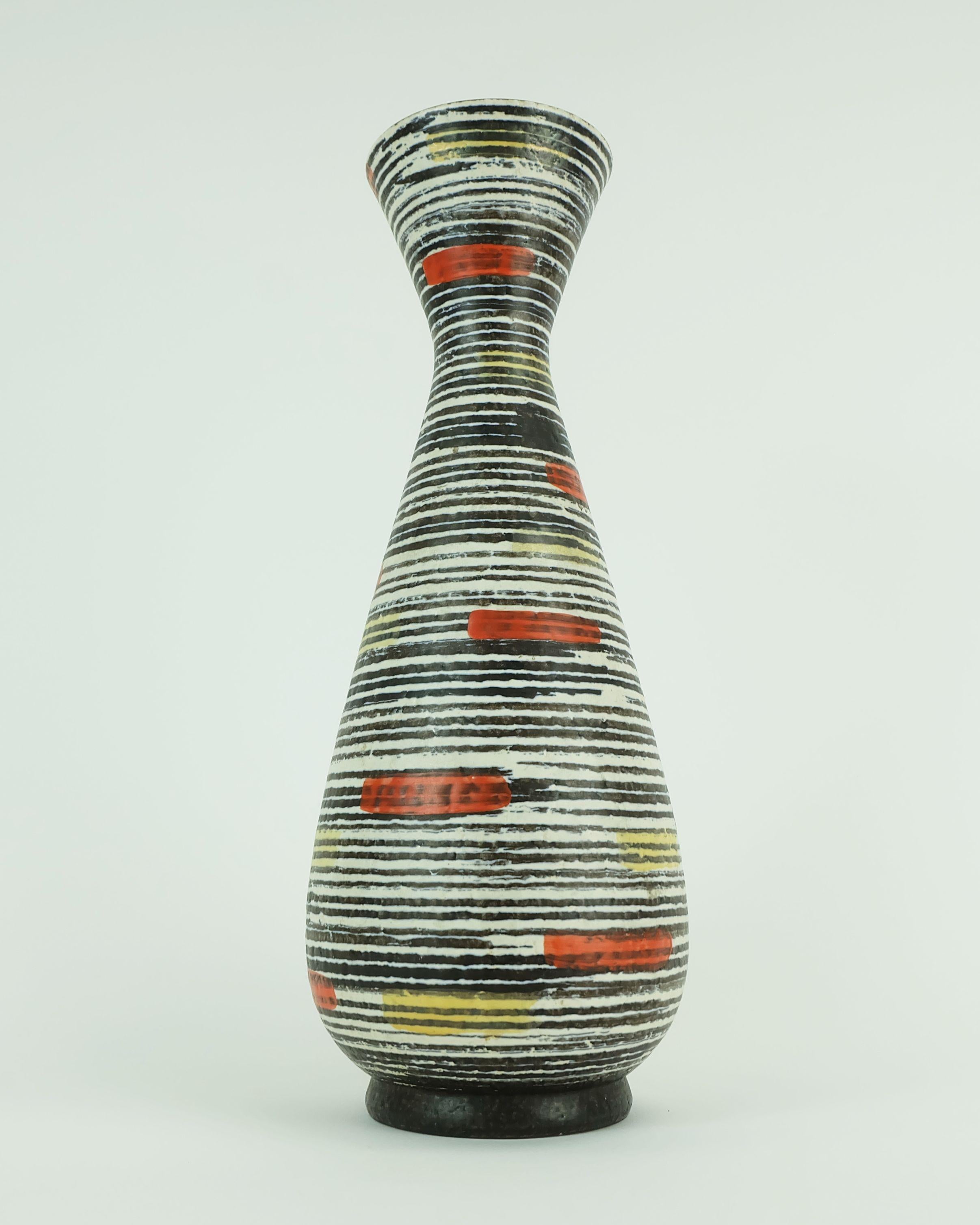 Ceramica Elegante Vaso in ceramica Jasba di metà secolo moderno, inizio anni '60, modello 130/30 in vendita