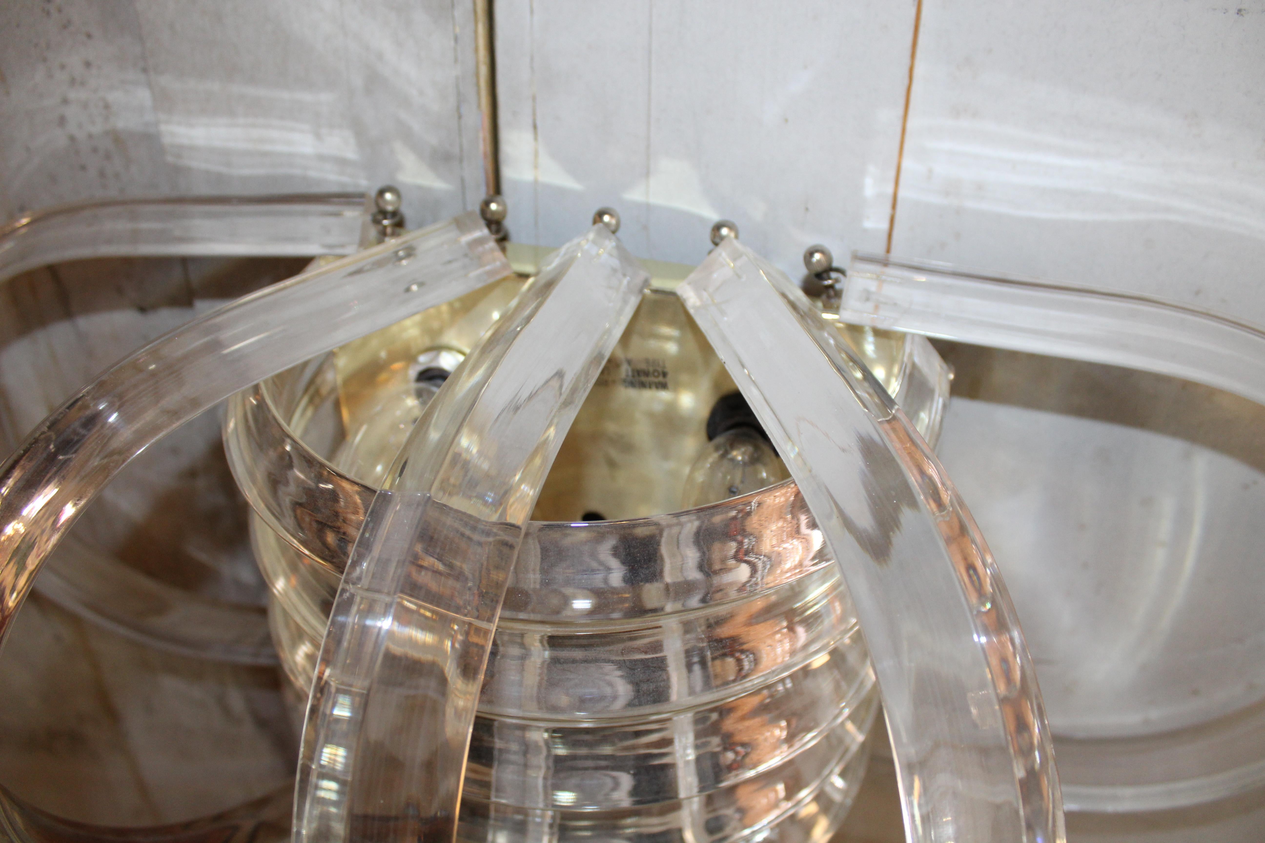 Mid-Century Banded Lucite Sconce In Good Condition For Sale In Brooklyn, NY