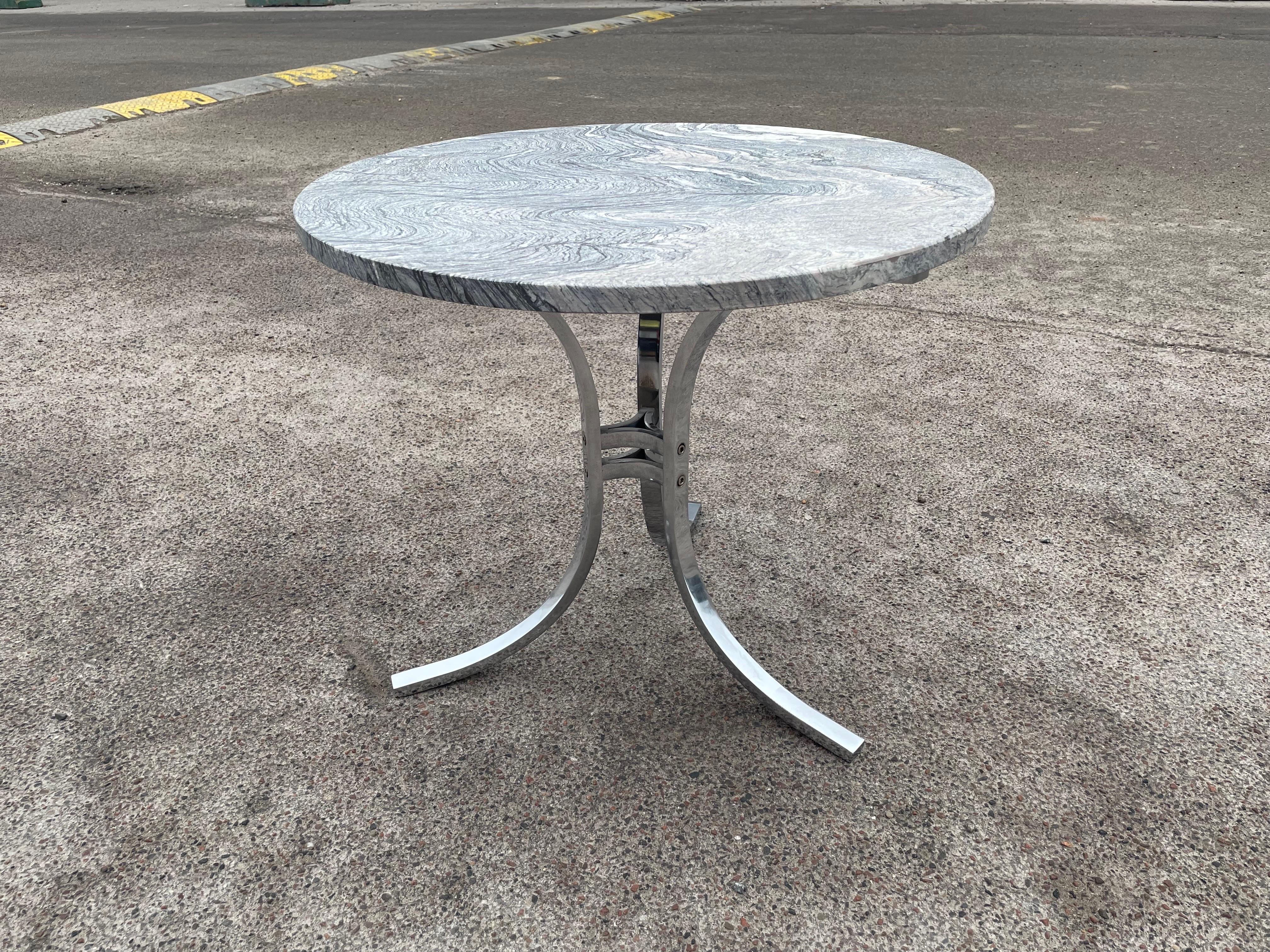 Late 20th Century Elegant Mid-Century Modern Marble Table from the 1970s For Sale