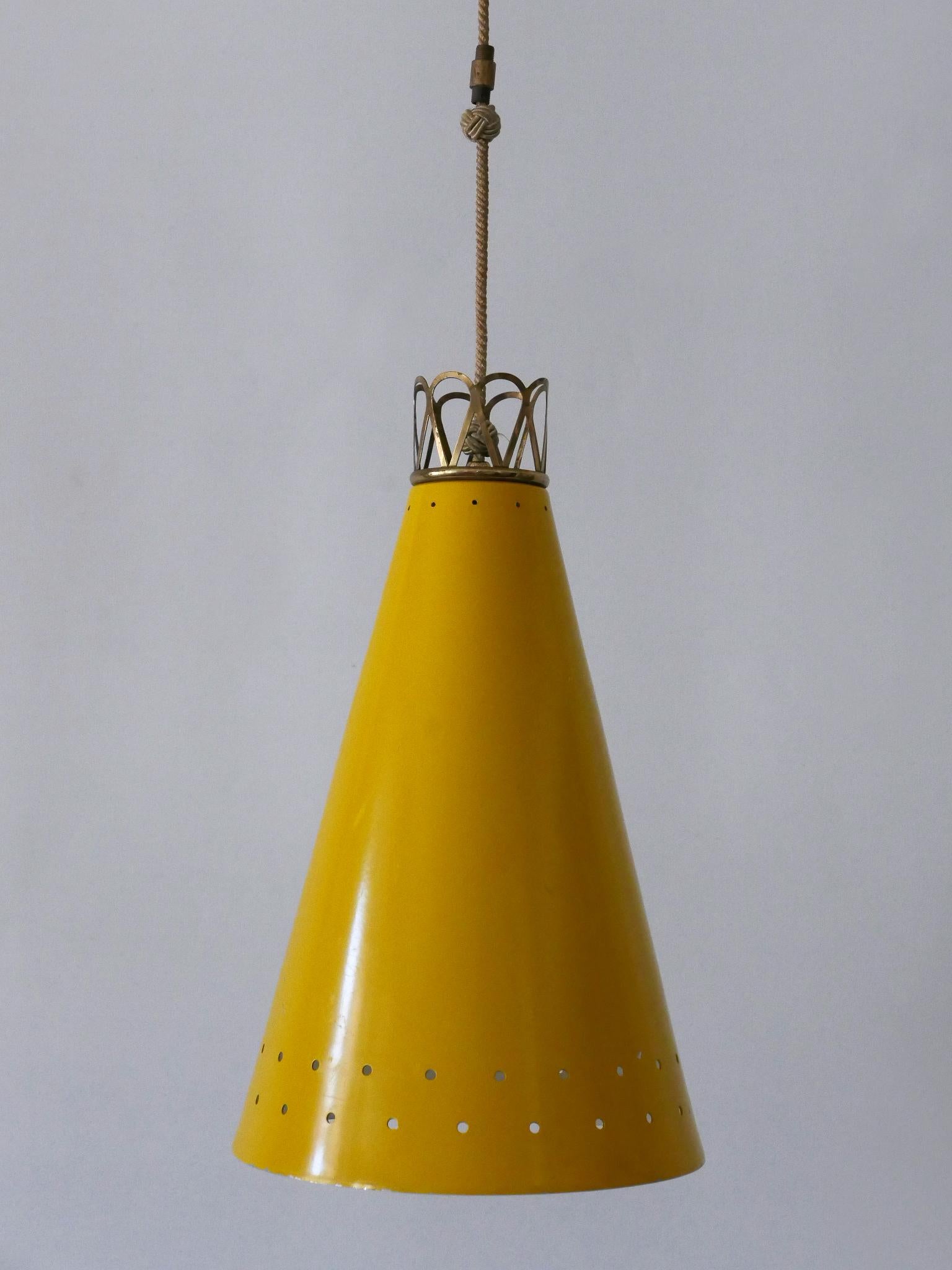 Eleganza di una lampada a sospensione o di un lampadario a sospensione della metà del secolo scorso Germania anni '50 In condizioni buone in vendita a Munich, DE