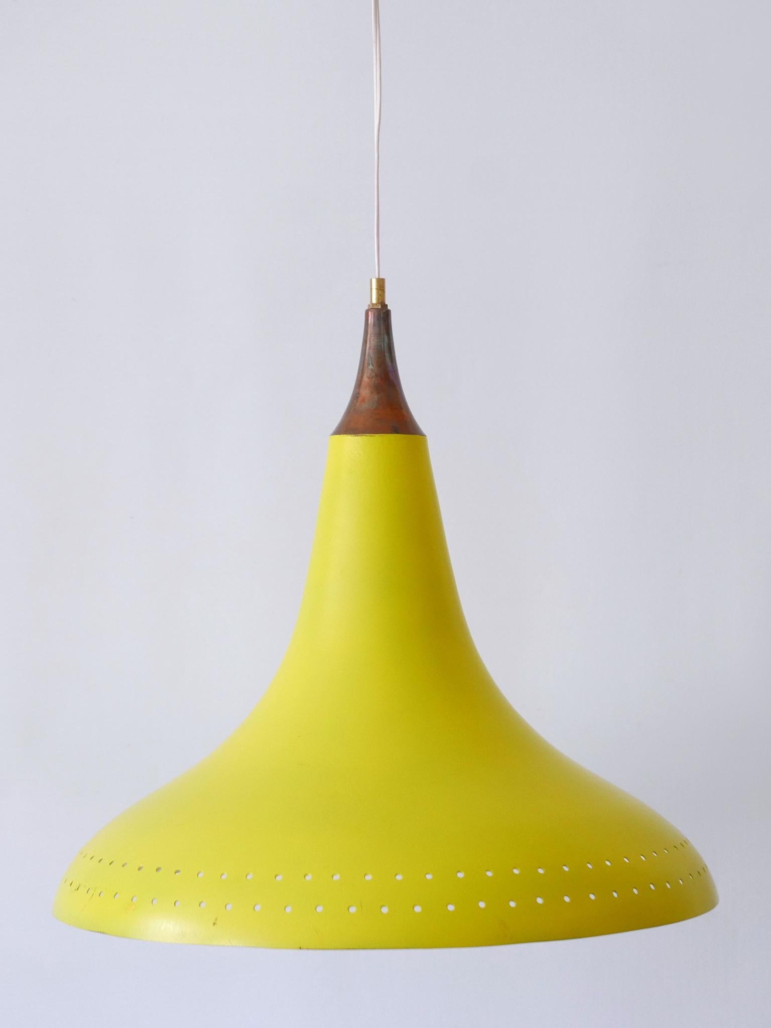 Milieu du XXe siècle Lampe à suspension élégante en aluminium perforé, moderne du milieu du siècle dernier, Autriche, années 1960 en vente