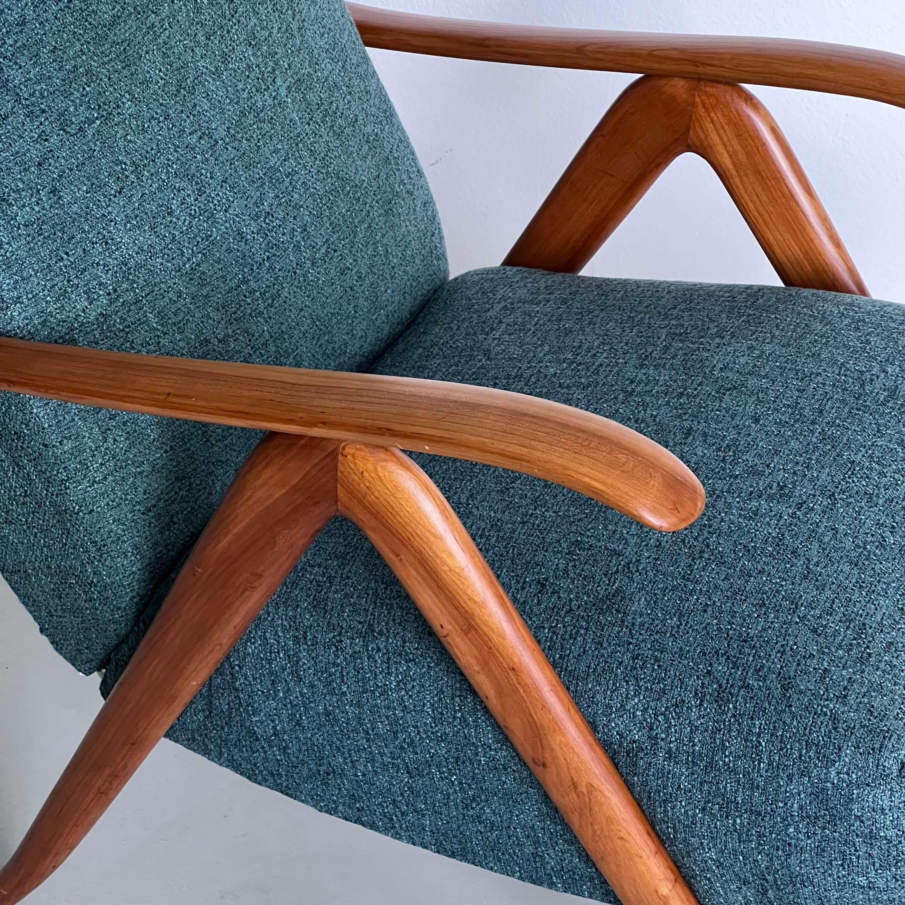 Mid-20th Century Elegant Mid-Century Modern Reclining Armchairs in Wood, Green, Timeless For Sale