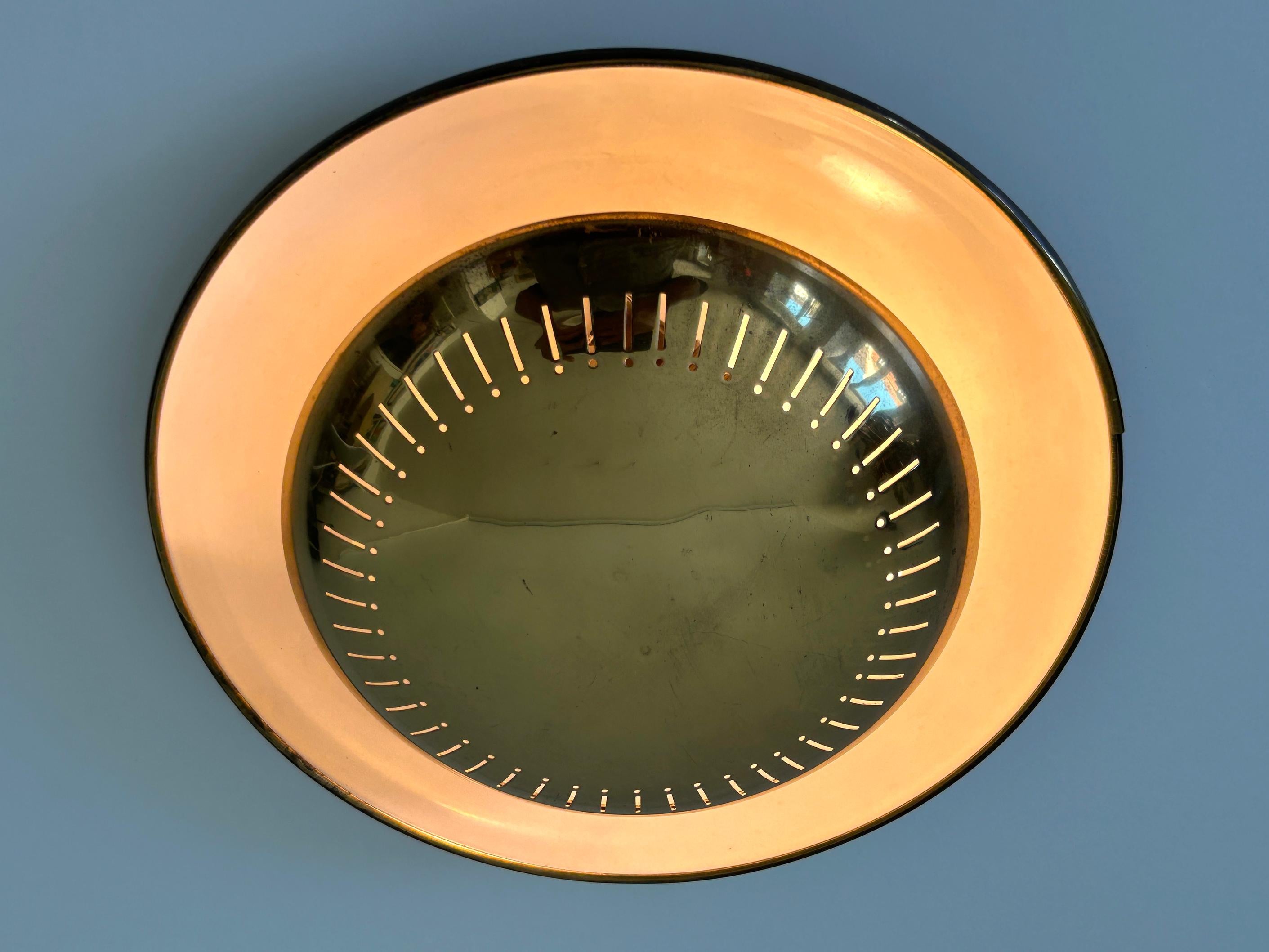 Allemand Elegante applique ou monture affleurante moderne du milieu du siècle par Hillebrand Allemagne années 1950 en vente