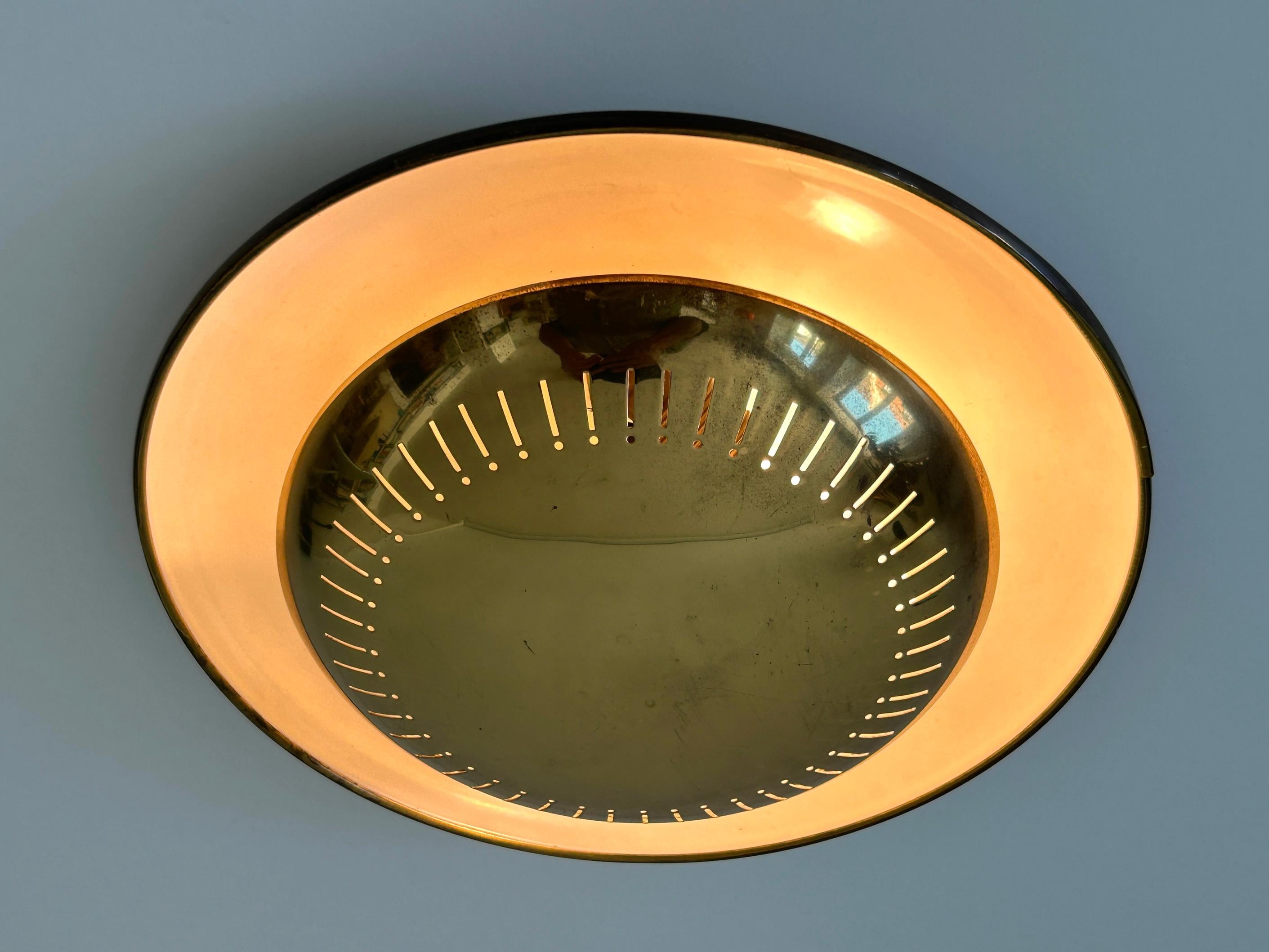 Elegante applique ou monture affleurante moderne du milieu du siècle par Hillebrand Allemagne années 1950 Bon état - En vente à Munich, DE