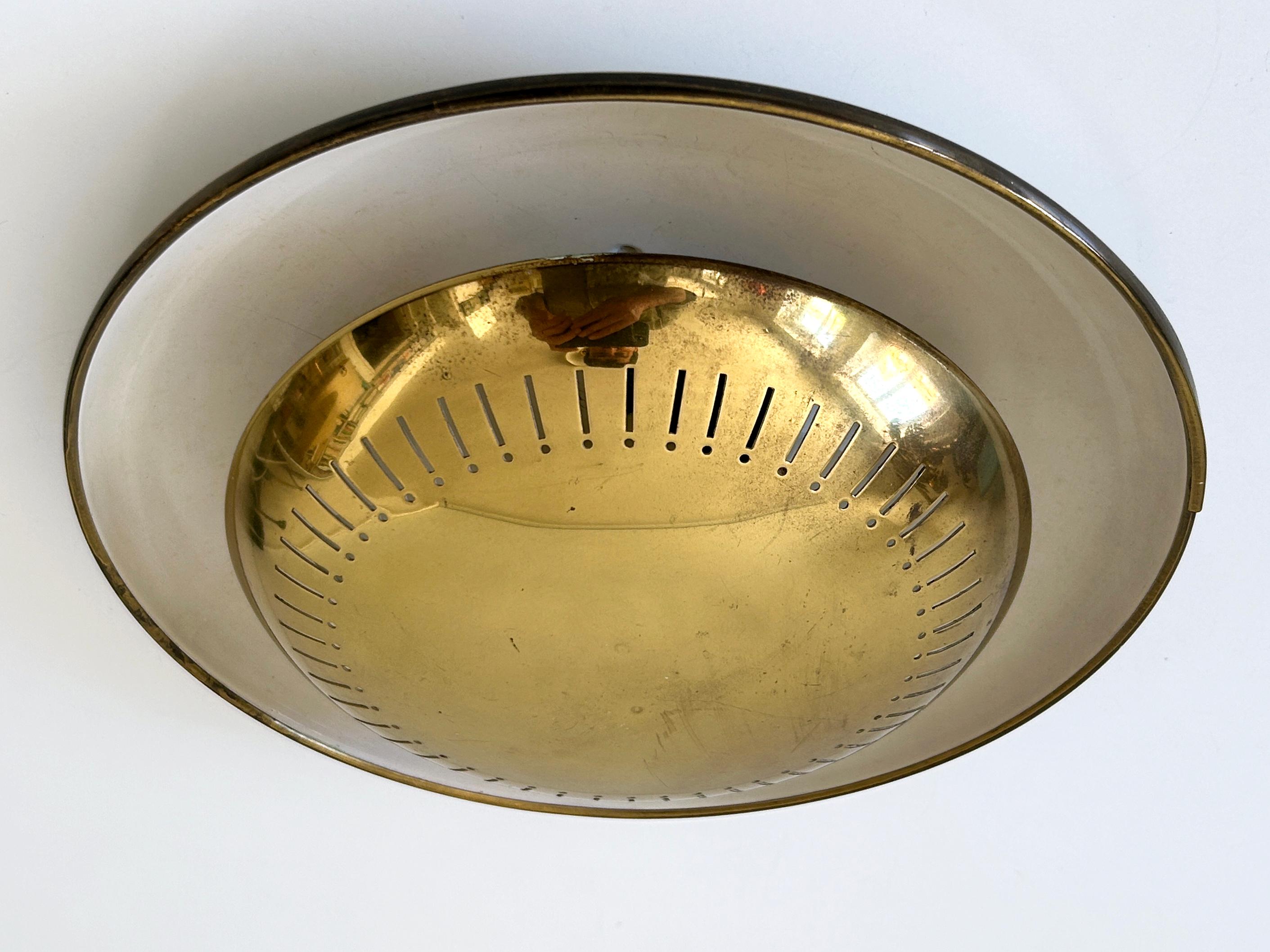Milieu du XXe siècle Elegante applique ou monture affleurante moderne du milieu du siècle par Hillebrand Allemagne années 1950 en vente