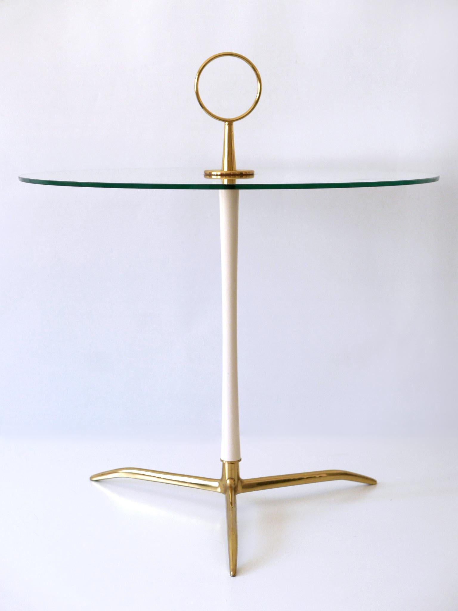 Elegant Mid-Century Modern Side Table by Vereinigte Werkstätten Germany 1950s In Good Condition For Sale In Munich, DE