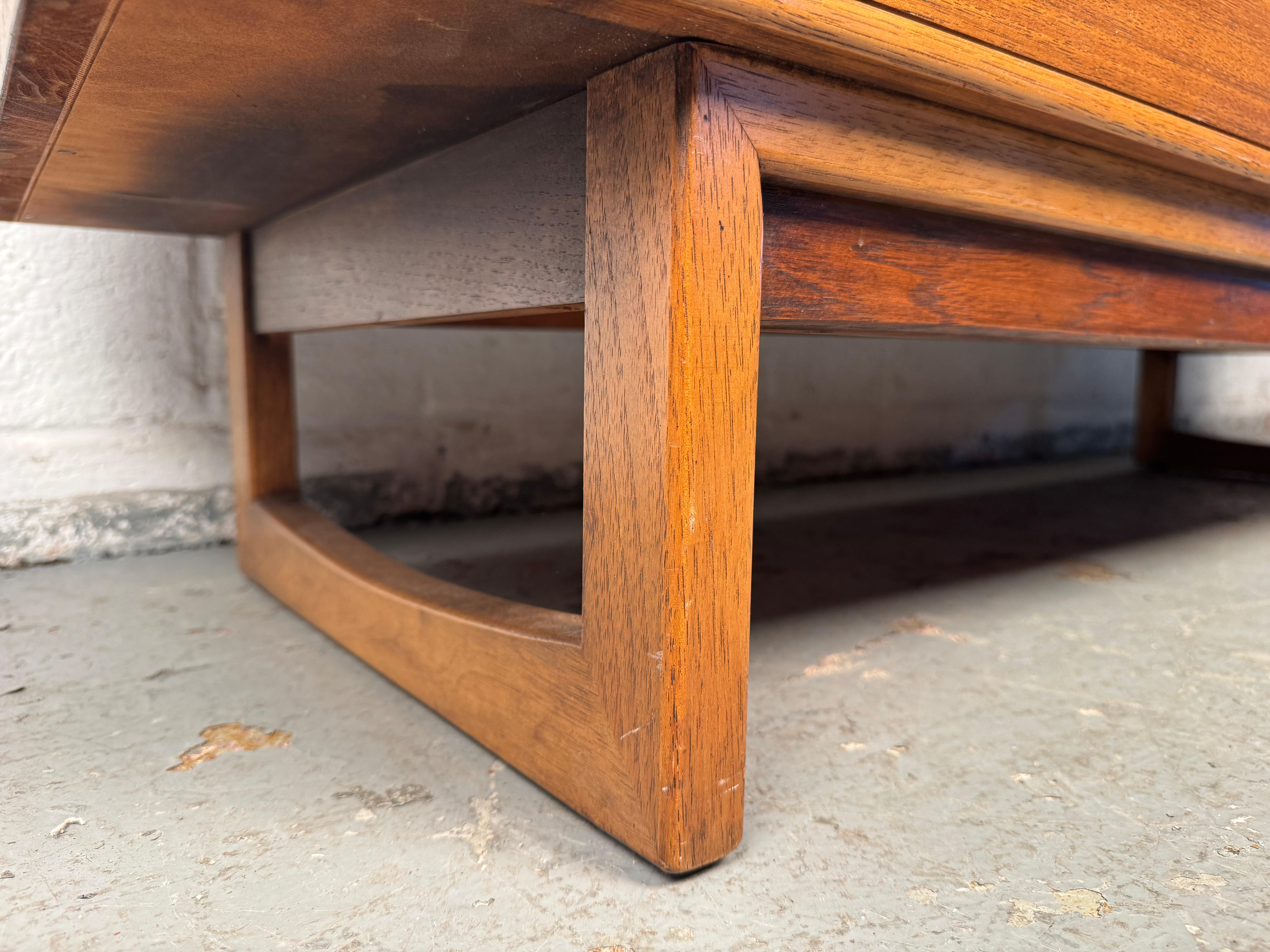 Elegant Mid-Century Modern Sideboard By Drexel For Sale 8