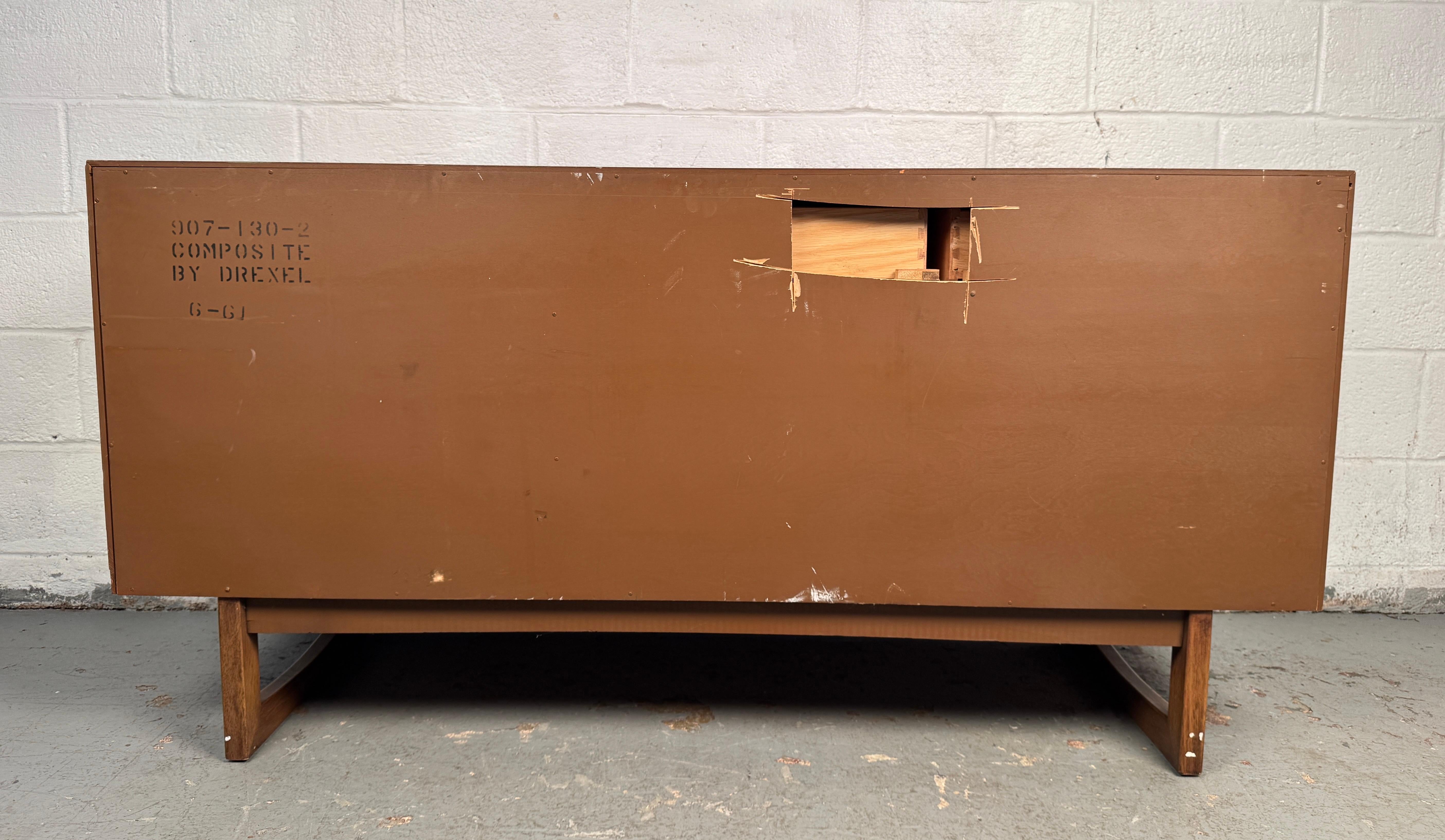 Elegant Mid-Century Modern Sideboard By Drexel For Sale 15