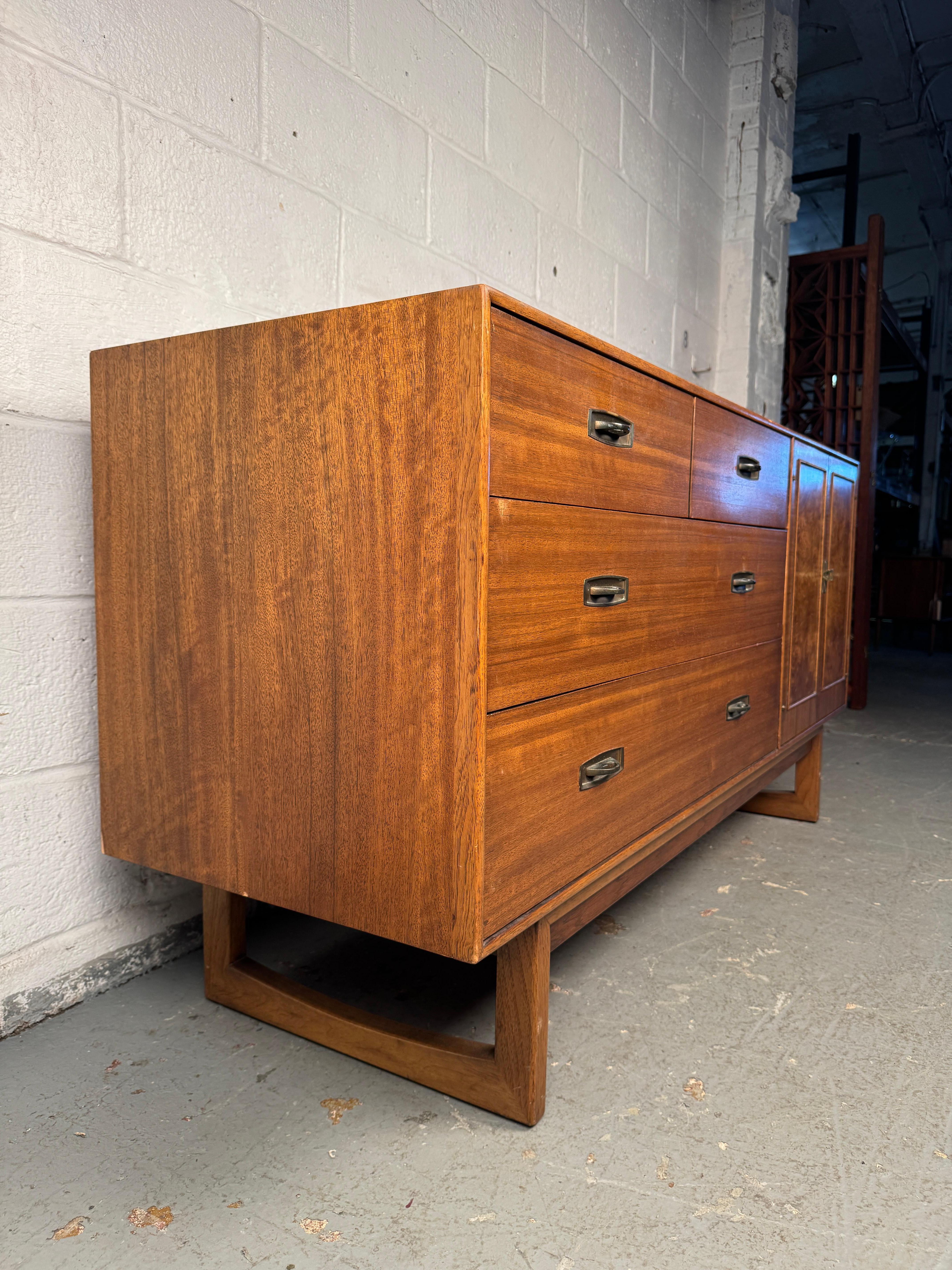 Wood Elegant Mid-Century Modern Sideboard By Drexel For Sale
