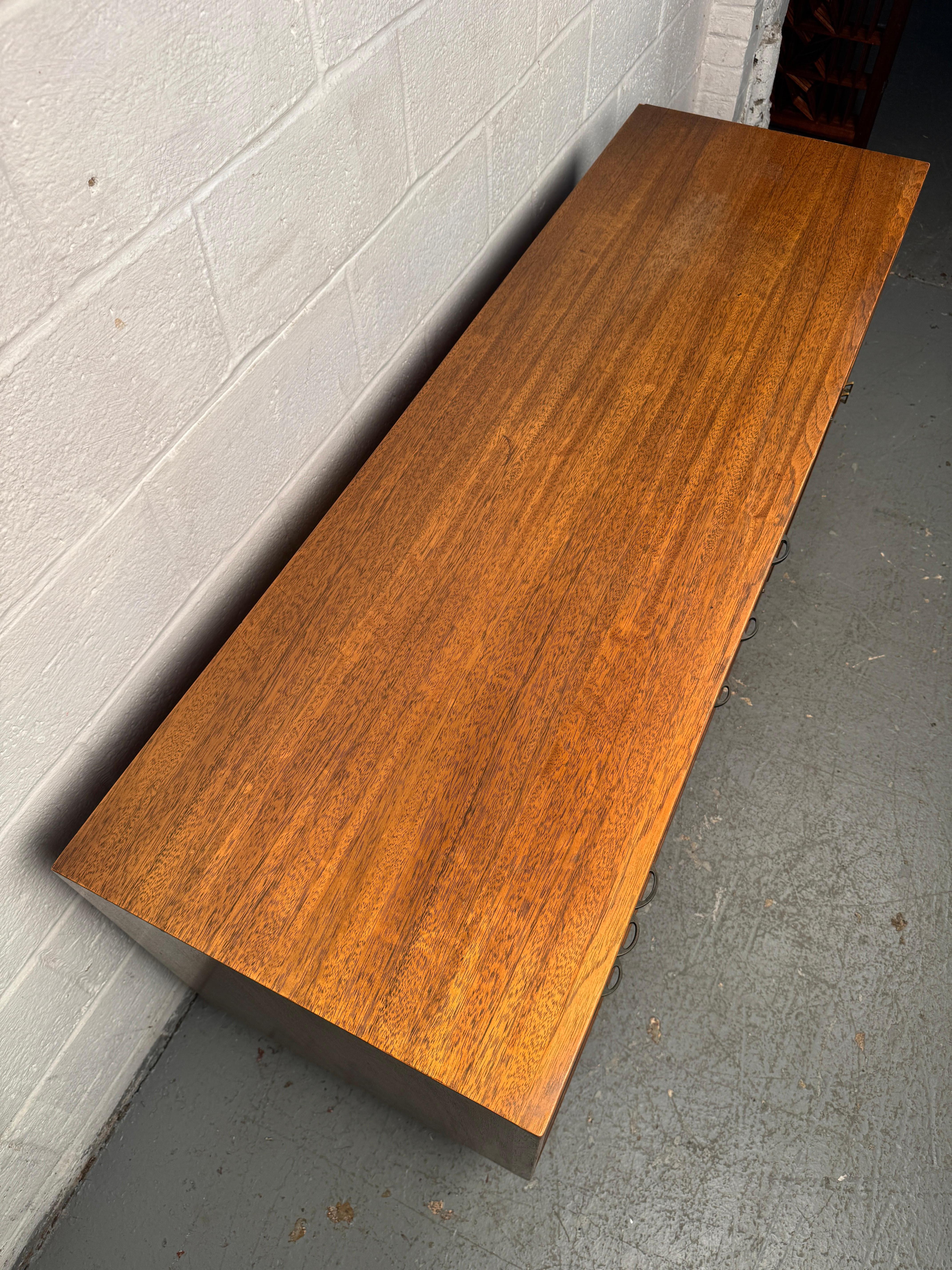 Elegant Mid-Century Modern Sideboard By Drexel For Sale 2