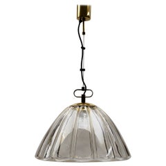 Elegante lámpara colgante de cristal ahumado moderna de mediados de siglo de Limburg, Alemania, años 60