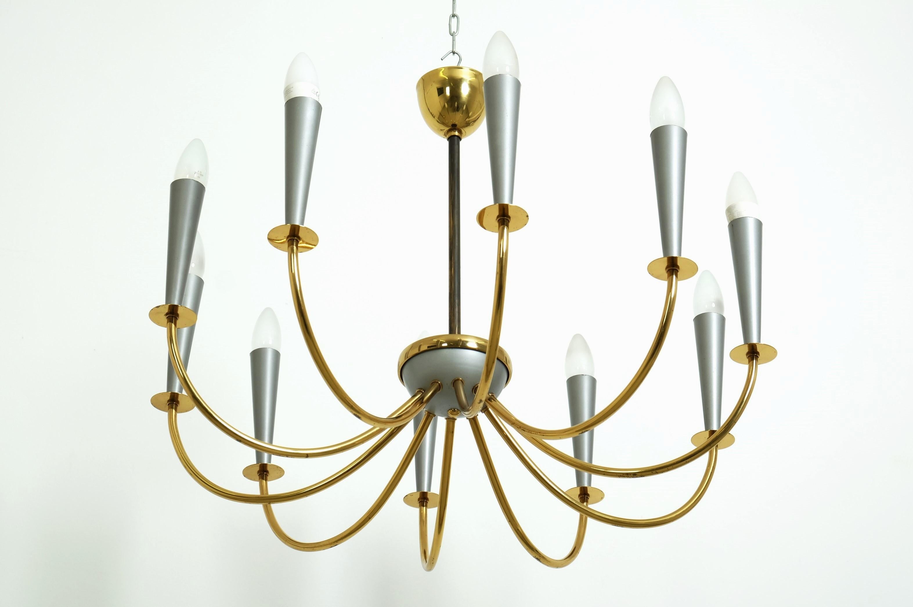 Elegant Mid Century Modern Sputnik Chandelier with Ten Brass Arms, Germany 1950s In Good Condition For Sale In München, BY