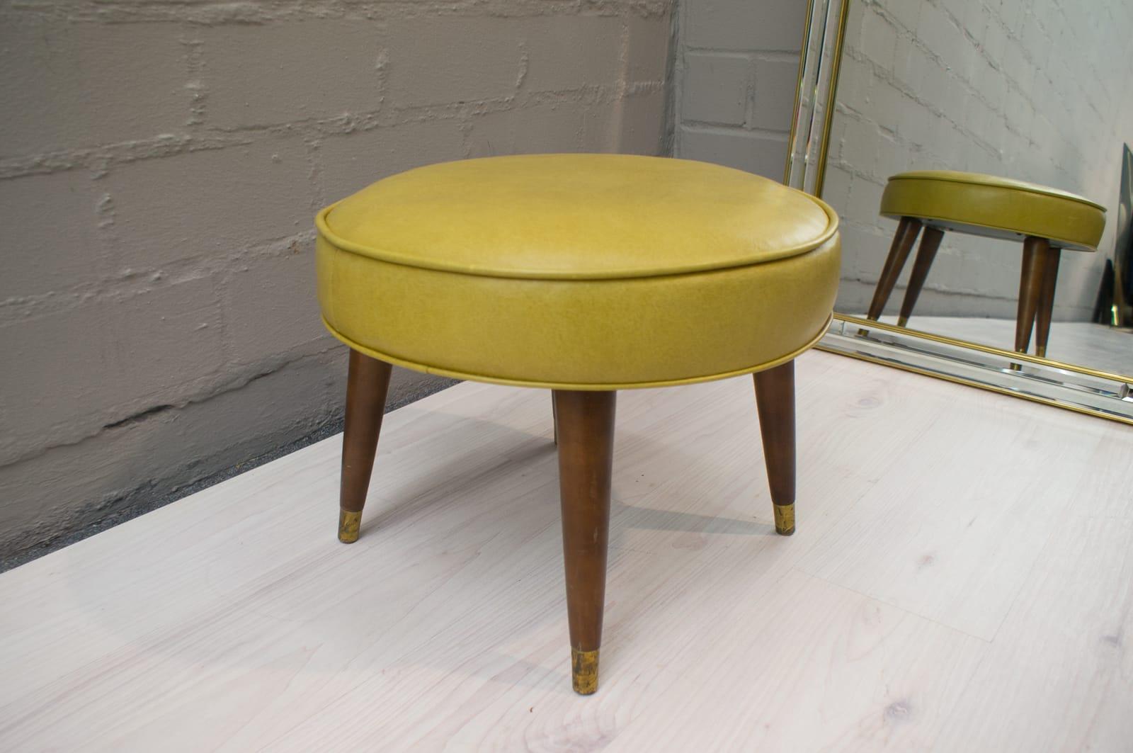 Very elegant 1950s stool. 

Very good vintage condition with slight signs of wear.