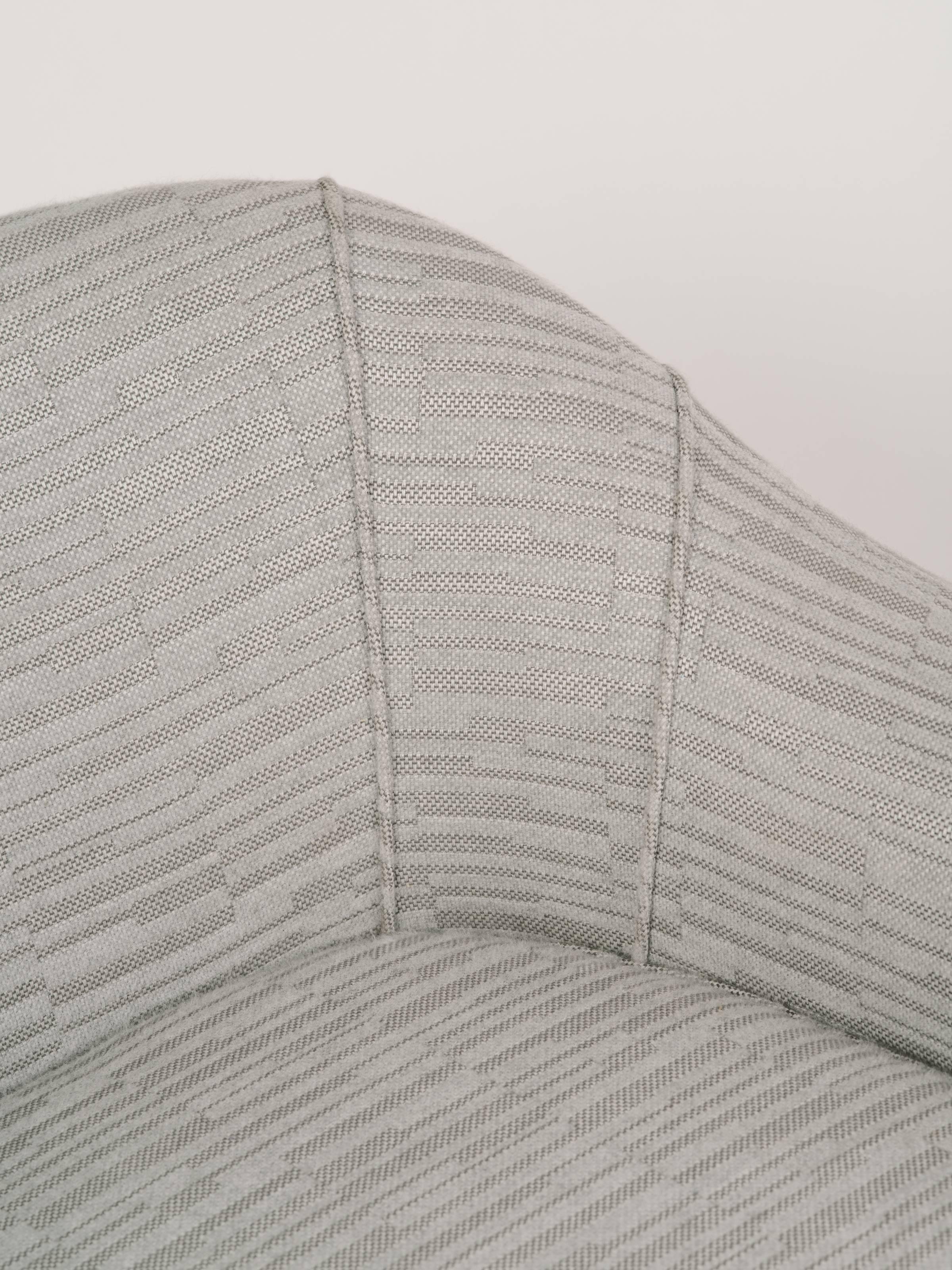 Elegant Mid-Century Modern Swan Chair in Embossed Woven Wool 5