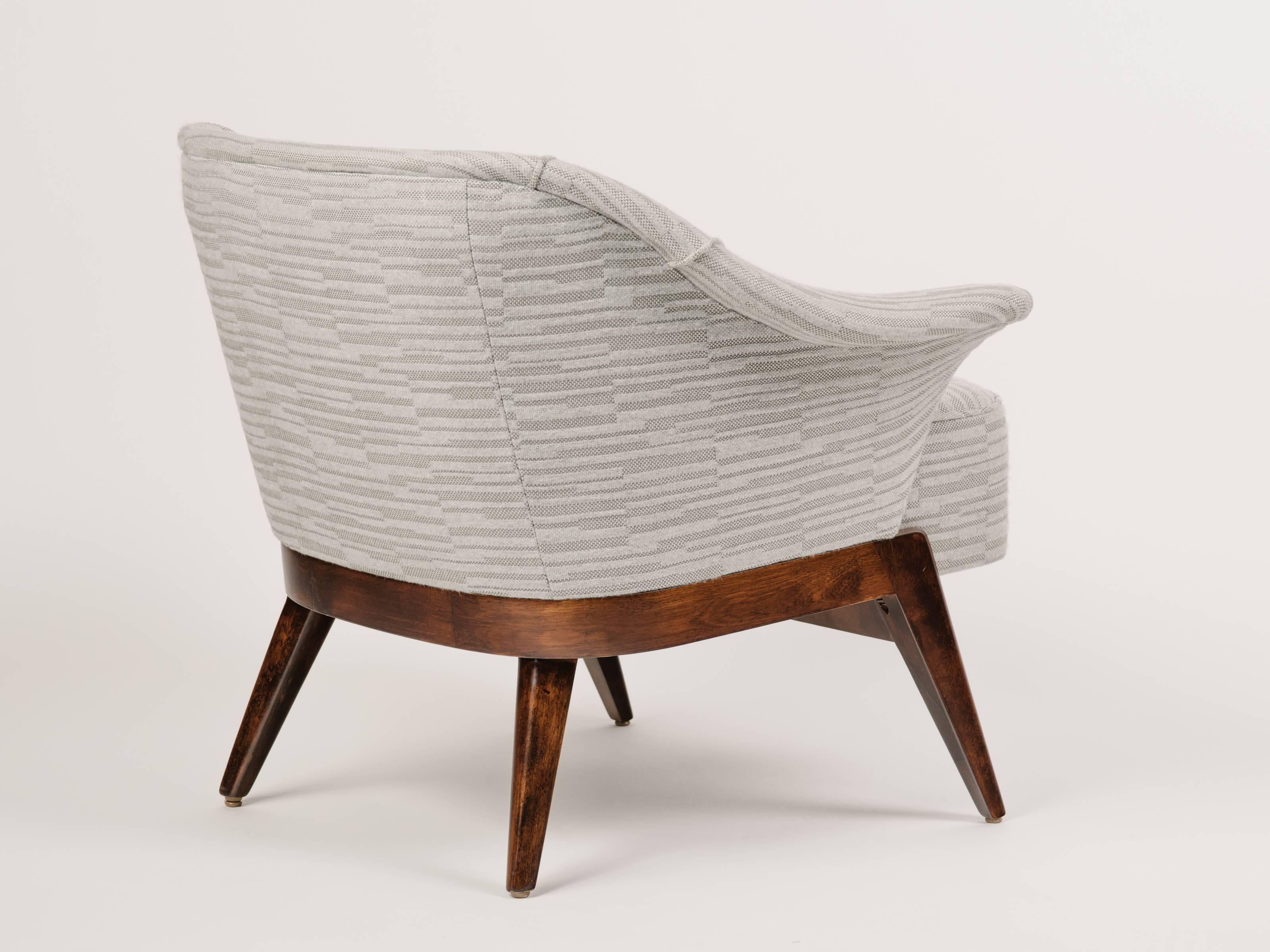 American Elegant Mid-Century Modern Swan Chair in Embossed Woven Wool