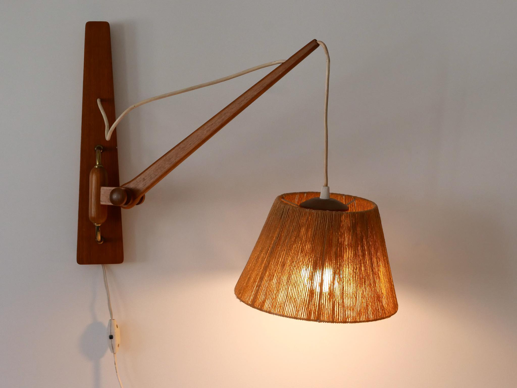 Elegante aplique de pared de madera de teca y sisal del columpio moderno de mediados de siglo Dinamarca Años 60 en venta 3