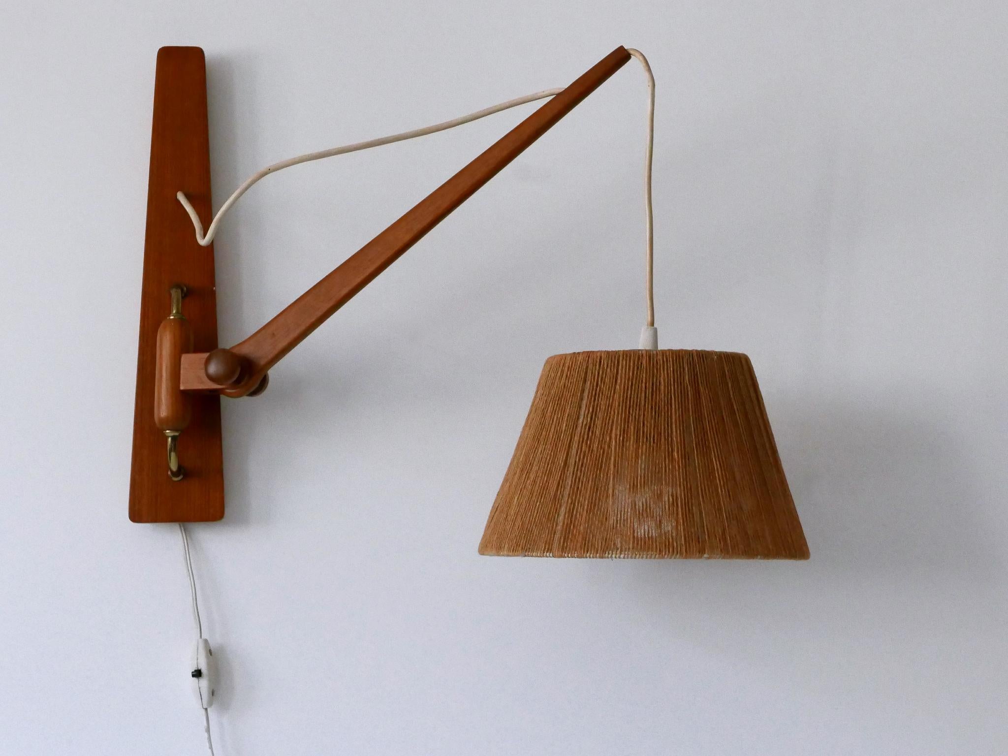 Elegante aplique de pared de madera de teca y sisal del columpio moderno de mediados de siglo Dinamarca Años 60 en venta 1