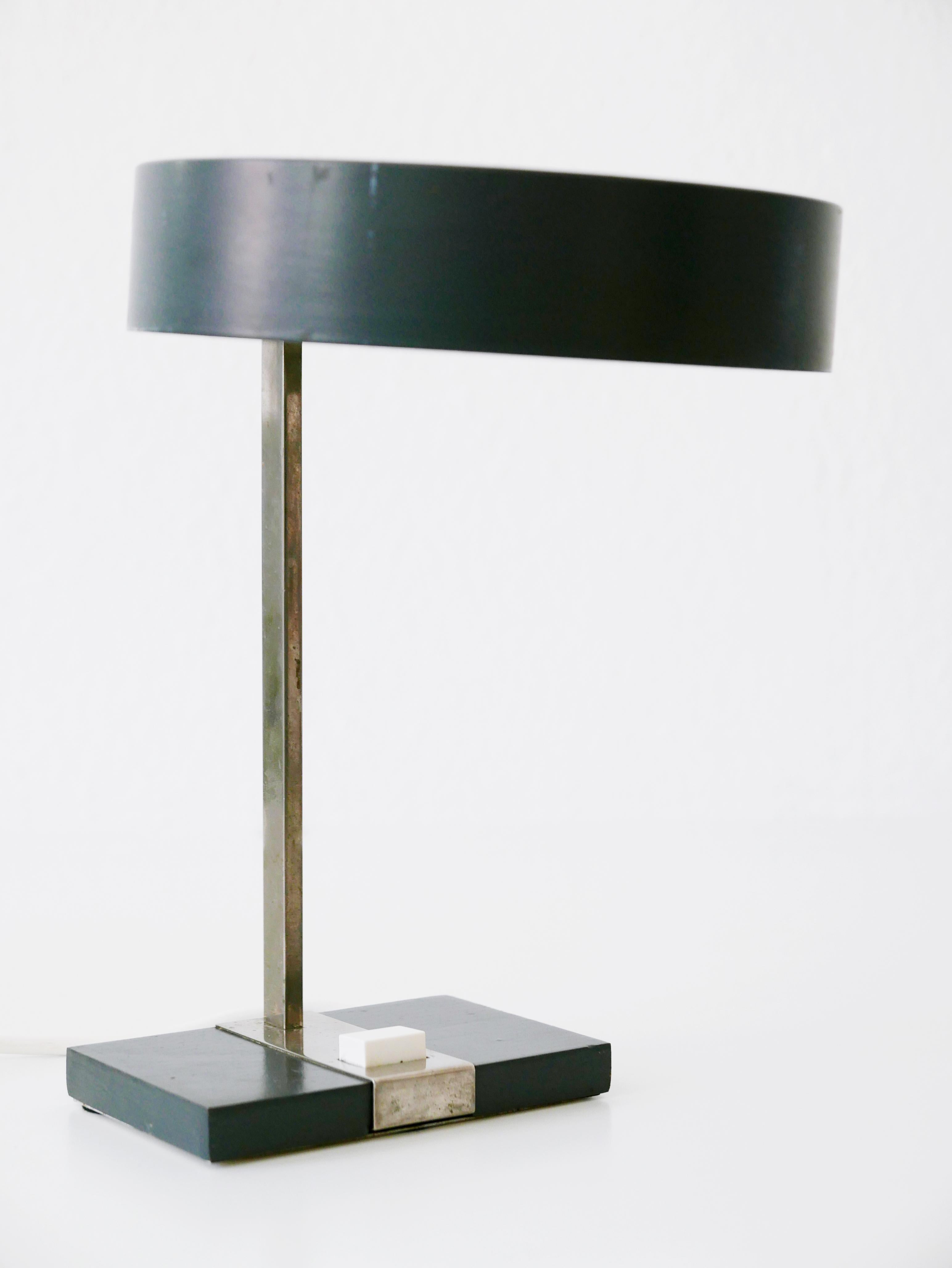 Elegante elegante Mid-Century-Modern-Tischlampe oder Schreibtischleuchte von Hillebrand, 1960er Jahre, Deutschland im Angebot 3