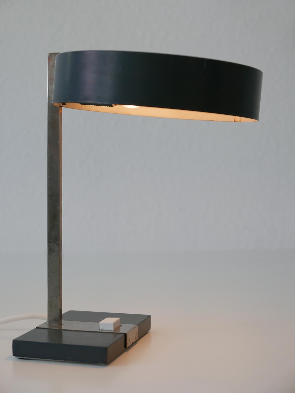 Elegante elegante Mid-Century-Modern-Tischlampe oder Schreibtischleuchte von Hillebrand, 1960er Jahre, Deutschland im Angebot 4