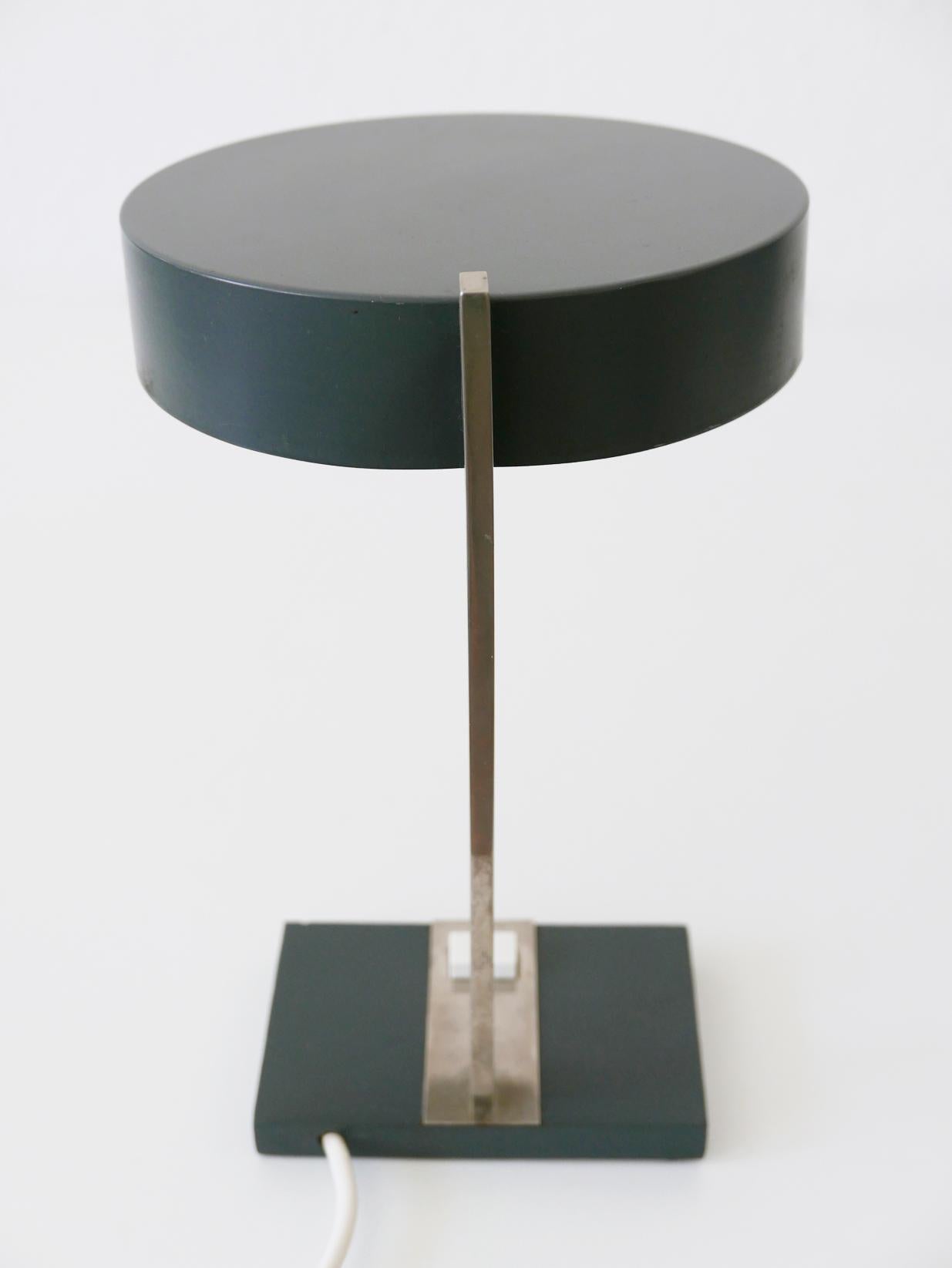 Elegante elegante Mid-Century-Modern-Tischlampe oder Schreibtischleuchte von Hillebrand, 1960er Jahre, Deutschland im Angebot 8