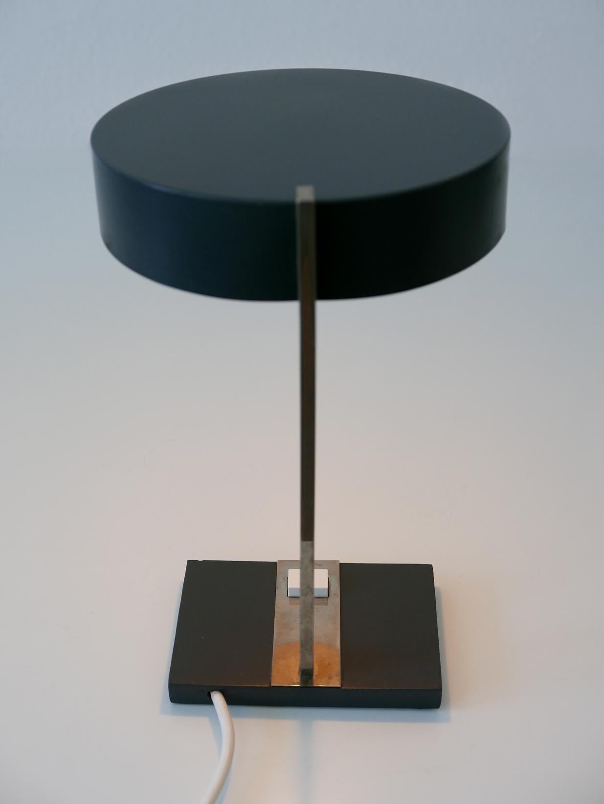 Elegante elegante Mid-Century-Modern-Tischlampe oder Schreibtischleuchte von Hillebrand, 1960er Jahre, Deutschland im Angebot 9