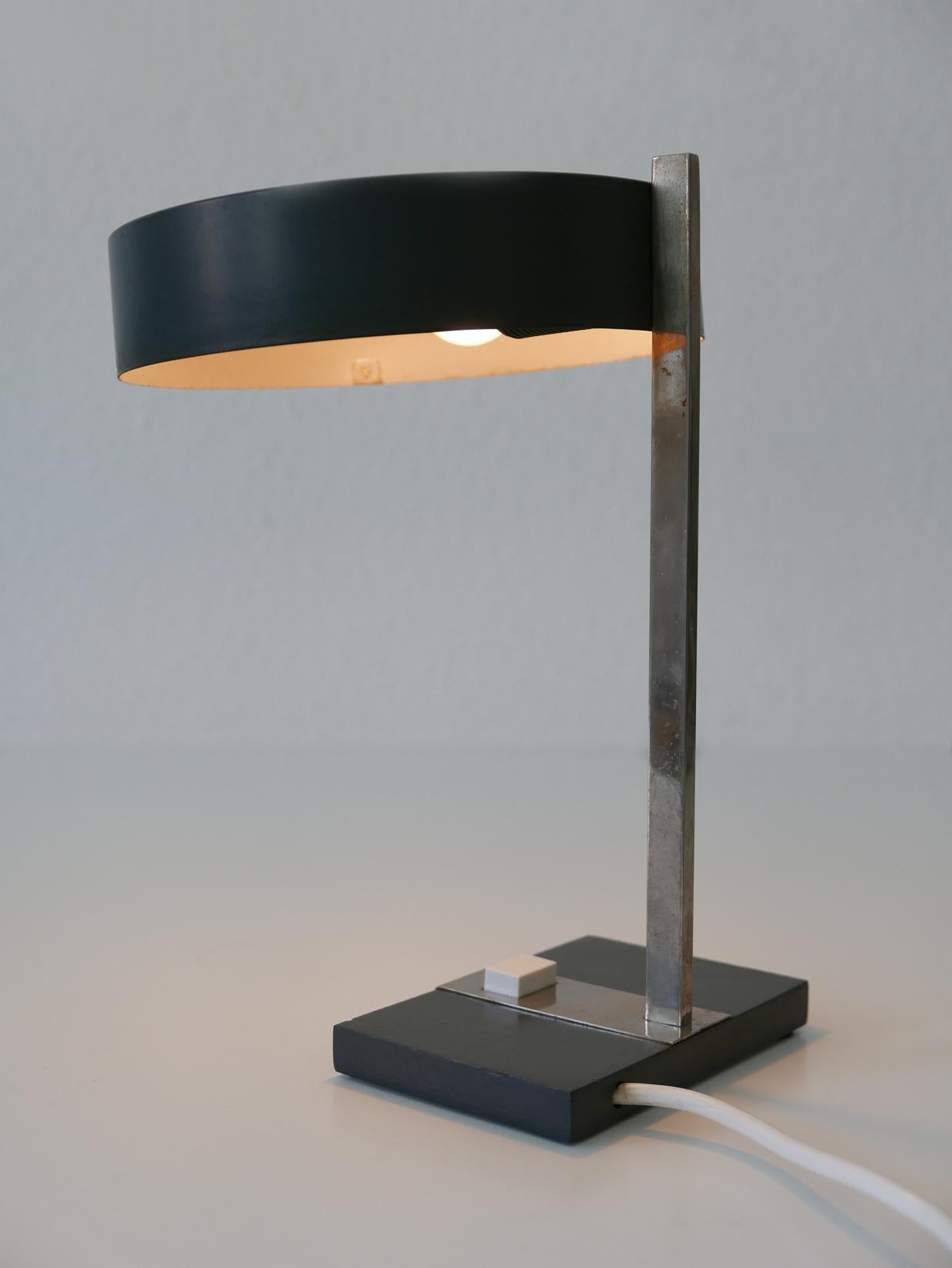 Elegante elegante Mid-Century-Modern-Tischlampe oder Schreibtischleuchte von Hillebrand, 1960er Jahre, Deutschland im Angebot 1