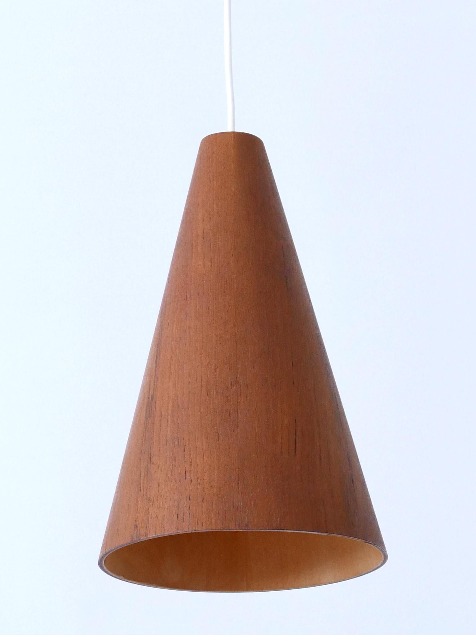 Elegant Mid Century Modern Teak Pendant Lamp or Hanging Light Scandinavia 1960s In Good Condition For Sale In Munich, DE