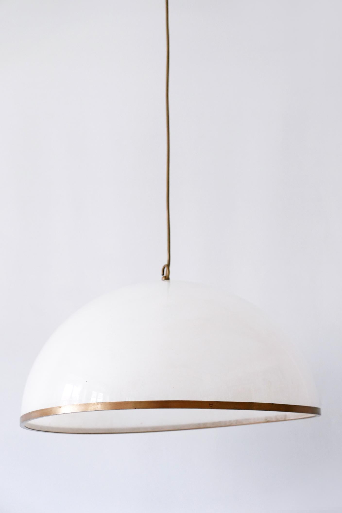 Elegant Mid-Century Modern Textured Lucite Pendant Lamp or Hanging Light, 1970s For Sale 4