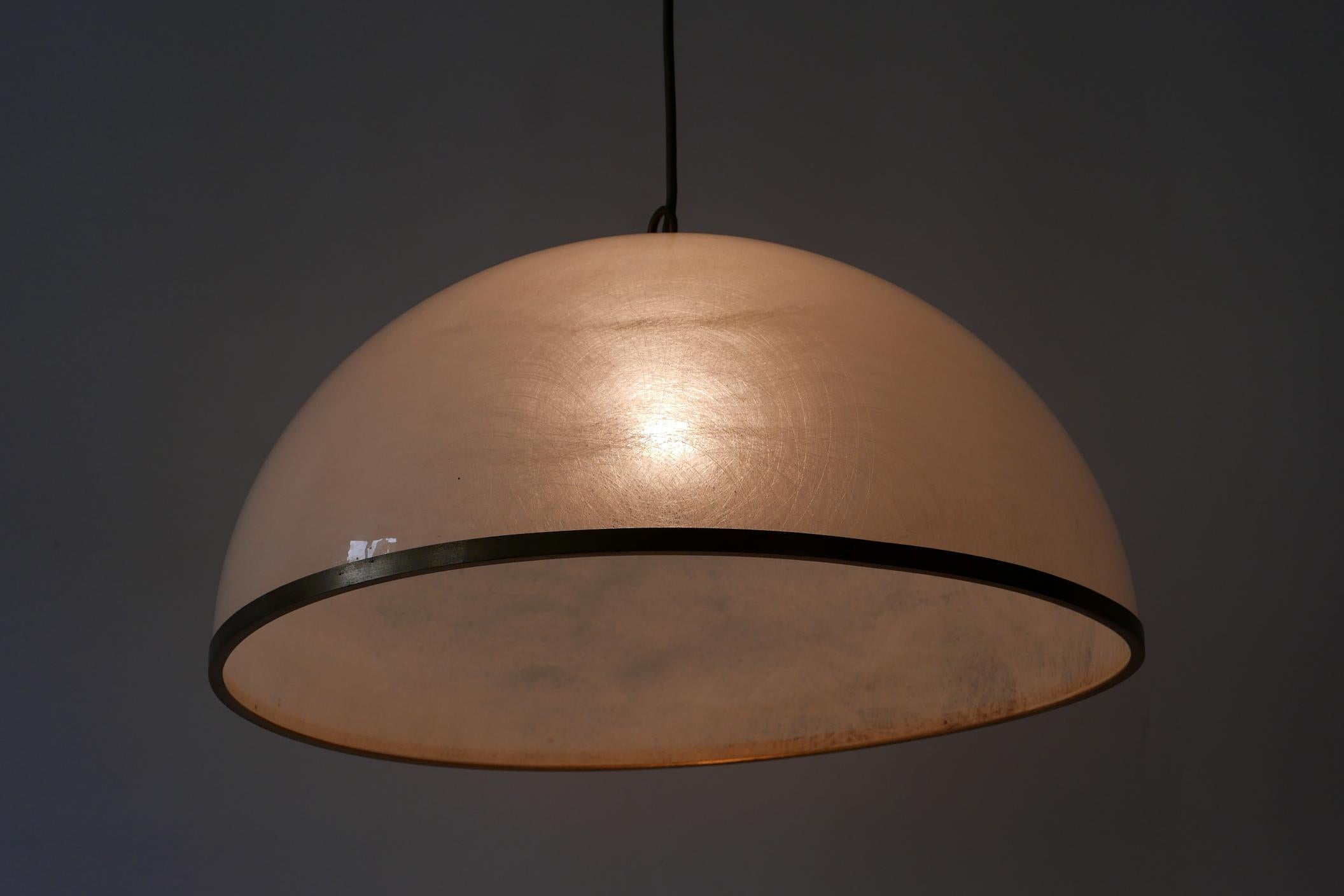 Elegant Mid-Century Modern Textured Lucite Pendant Lamp or Hanging Light, 1970s For Sale 7