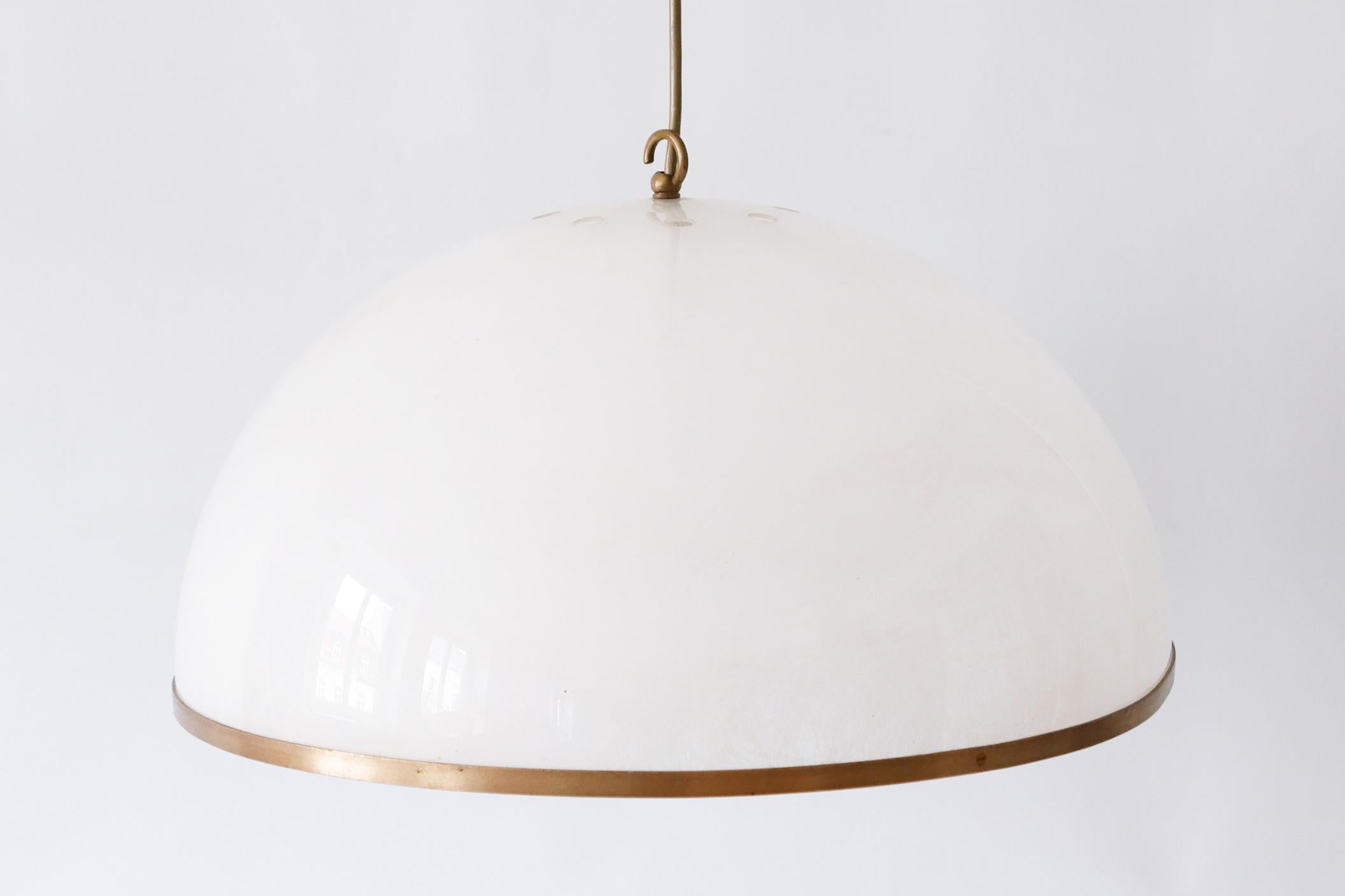 Elegant Mid-Century Modern Textured Lucite Pendant Lamp or Hanging Light, 1970s For Sale 8