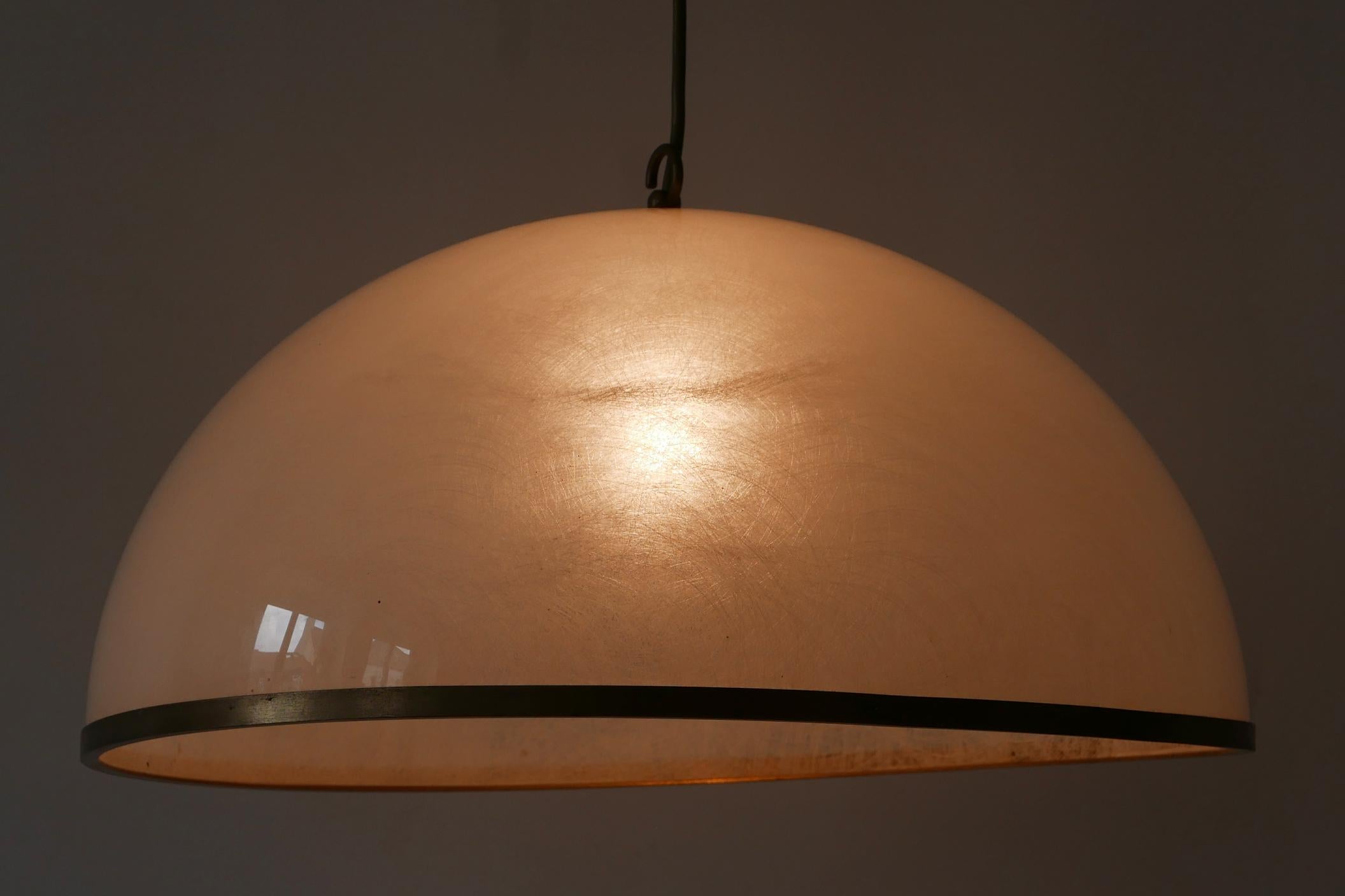 Elegant Mid-Century Modern Textured Lucite Pendant Lamp or Hanging Light, 1970s For Sale 10