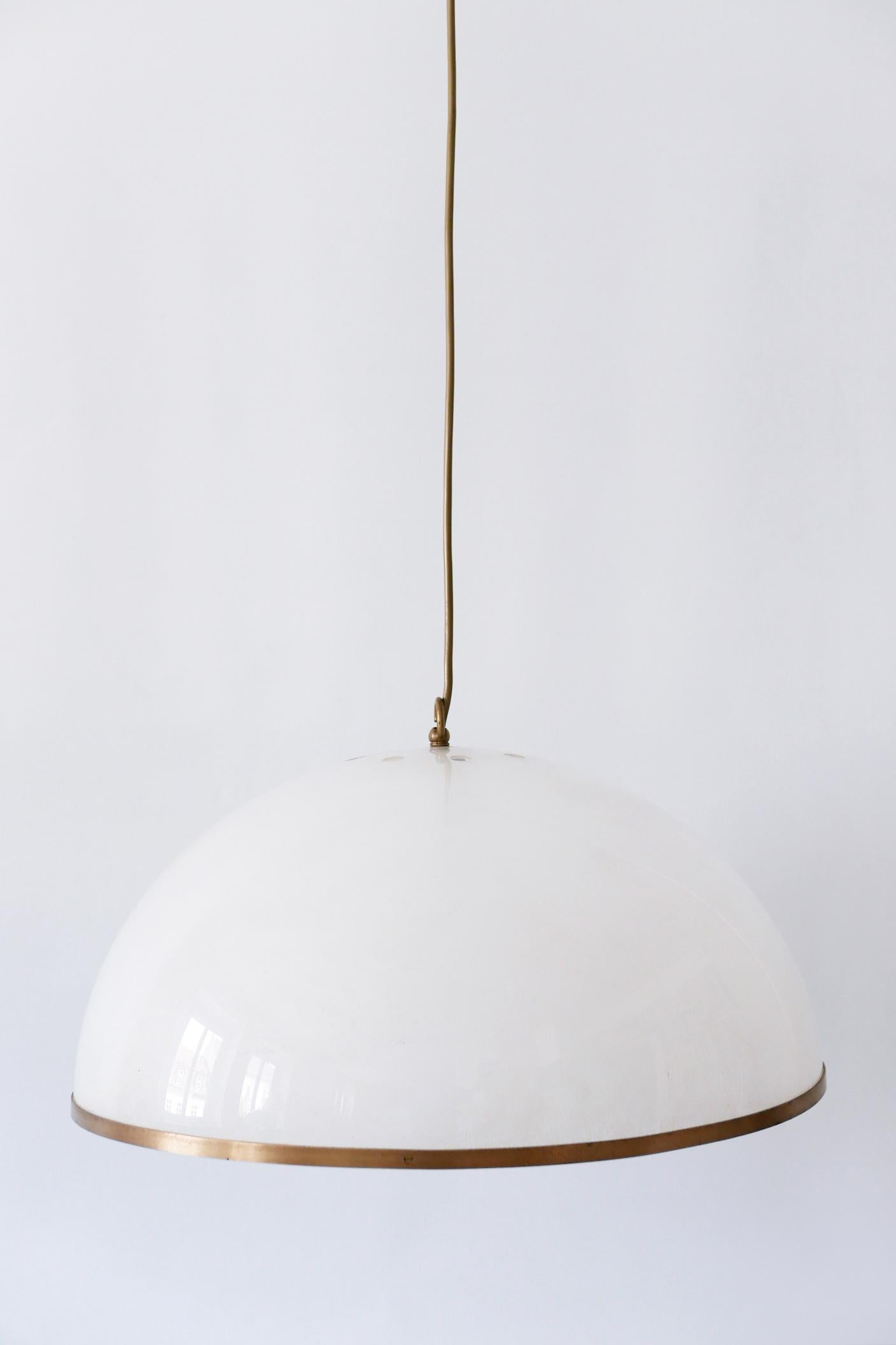 Elegant Mid-Century Modern Textured Lucite Pendant Lamp or Hanging Light, 1970s For Sale 11