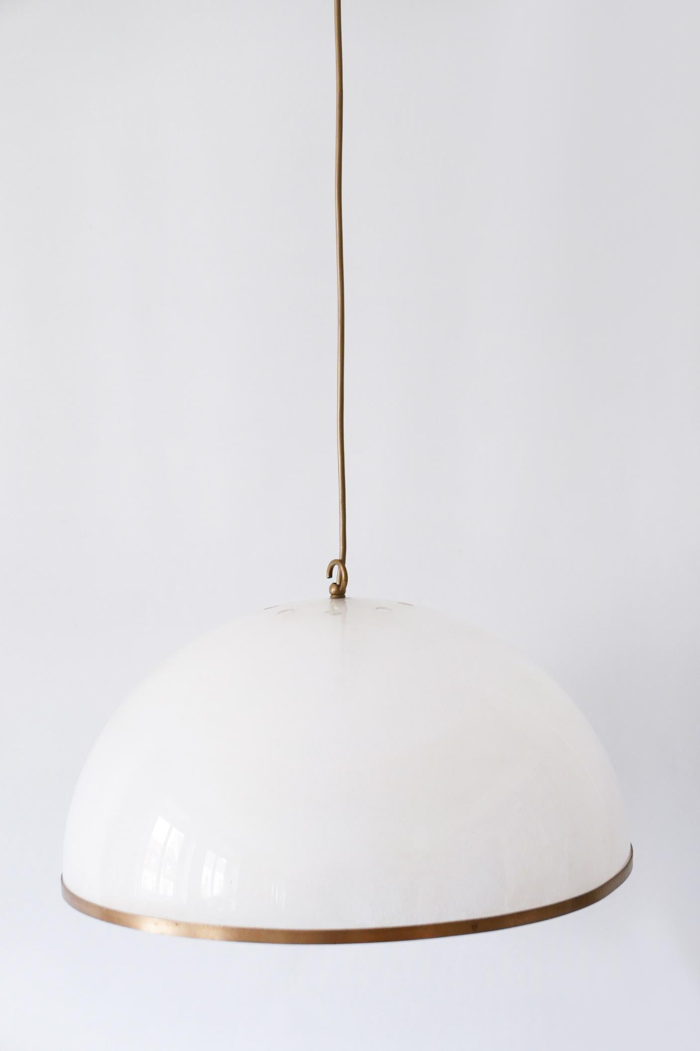 Italian Elegant Mid-Century Modern Textured Lucite Pendant Lamp or Hanging Light, 1970s For Sale