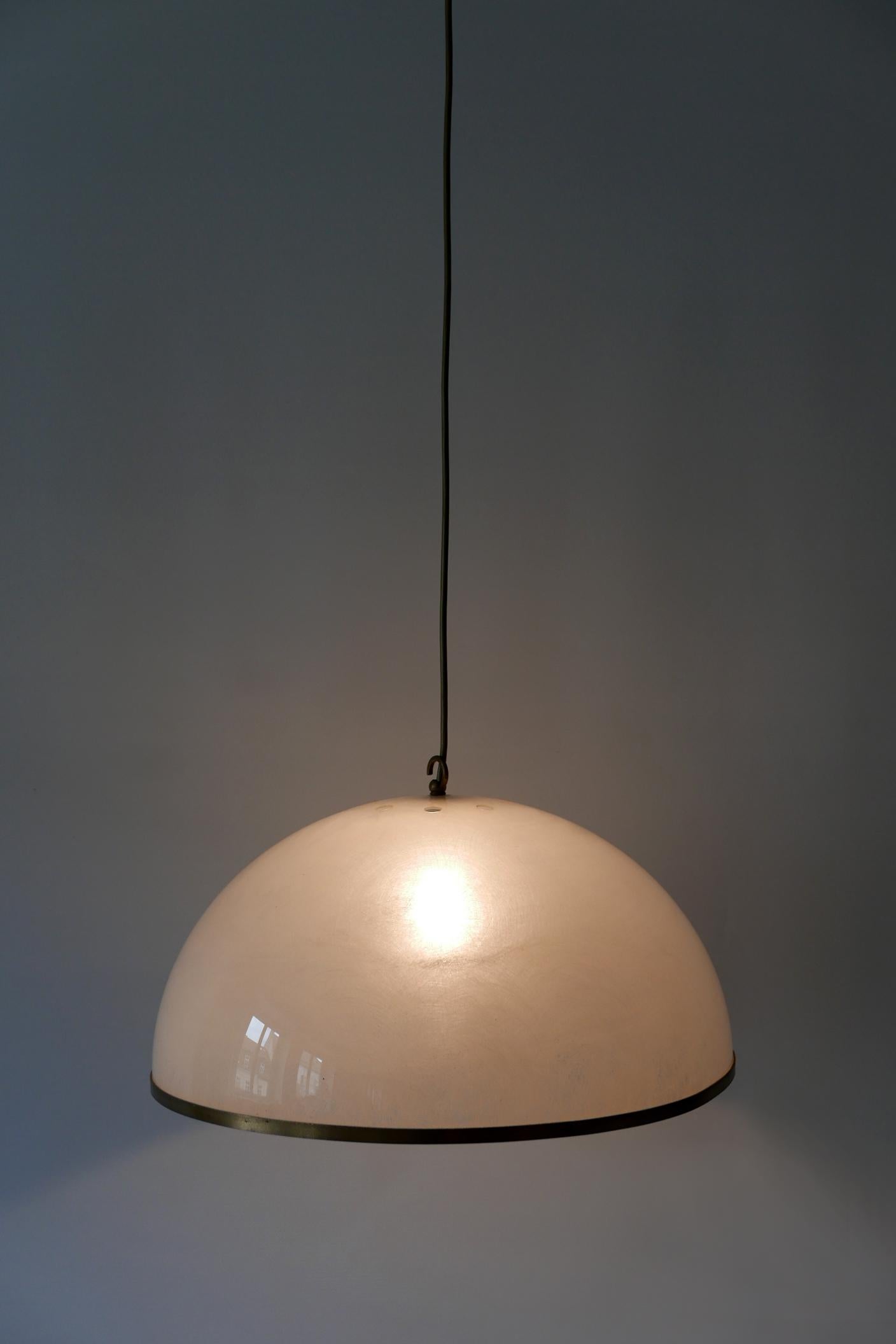Late 20th Century Elegant Mid-Century Modern Textured Lucite Pendant Lamp or Hanging Light, 1970s For Sale