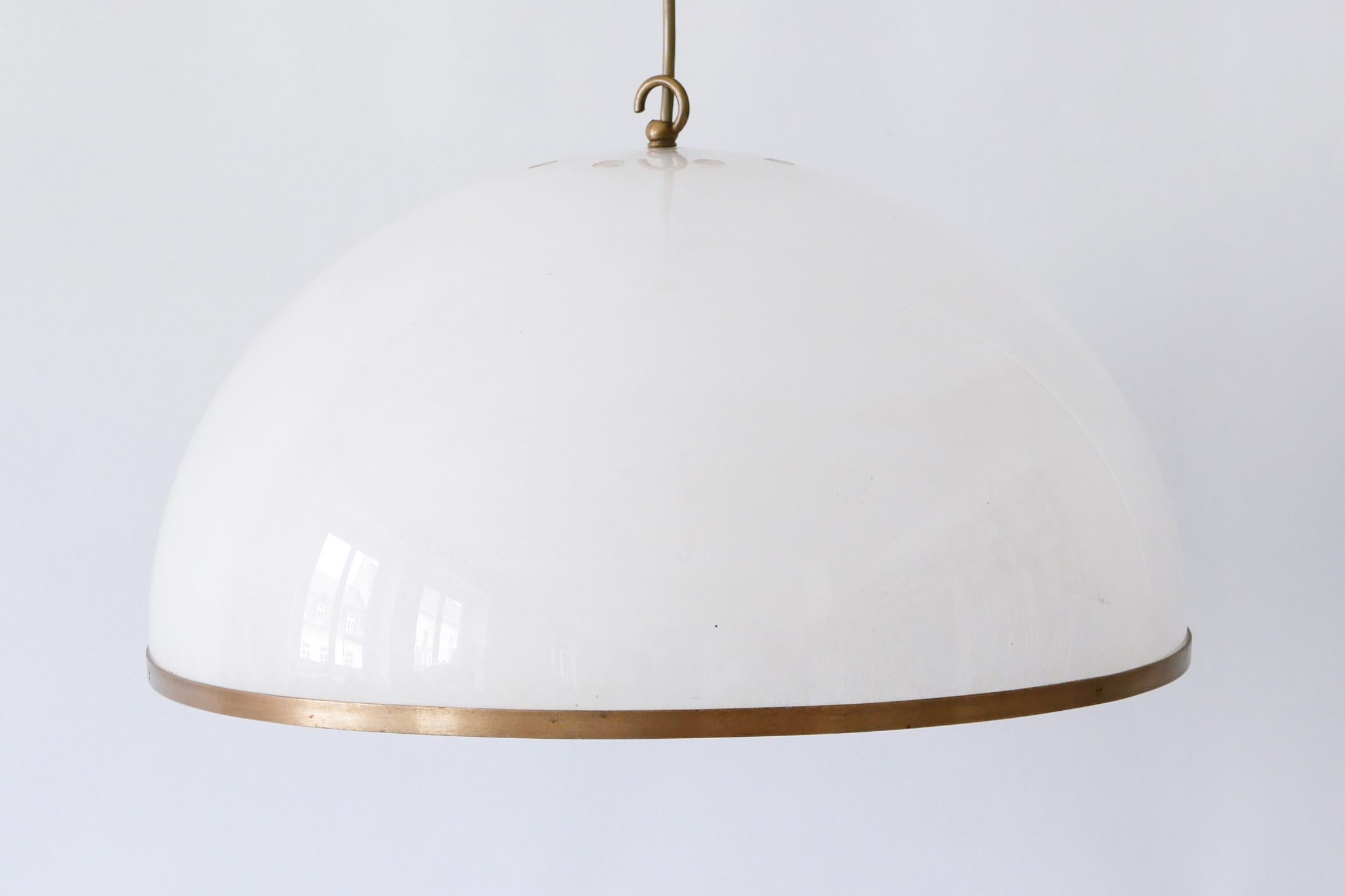 Elegant Mid-Century Modern Textured Lucite Pendant Lamp or Hanging Light, 1970s For Sale 2