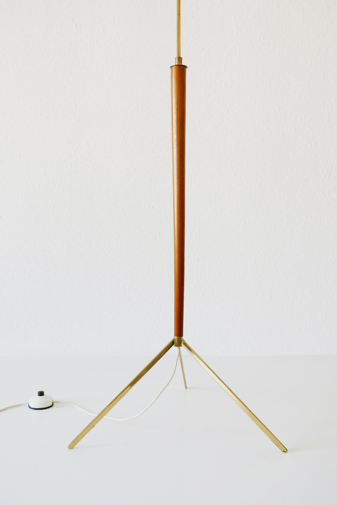 Lampadaire à trois pieds élégant, moderne du milieu du siècle dernier, de J.T. Kalmar, Autriche, années 1950 Bon état - En vente à Munich, DE