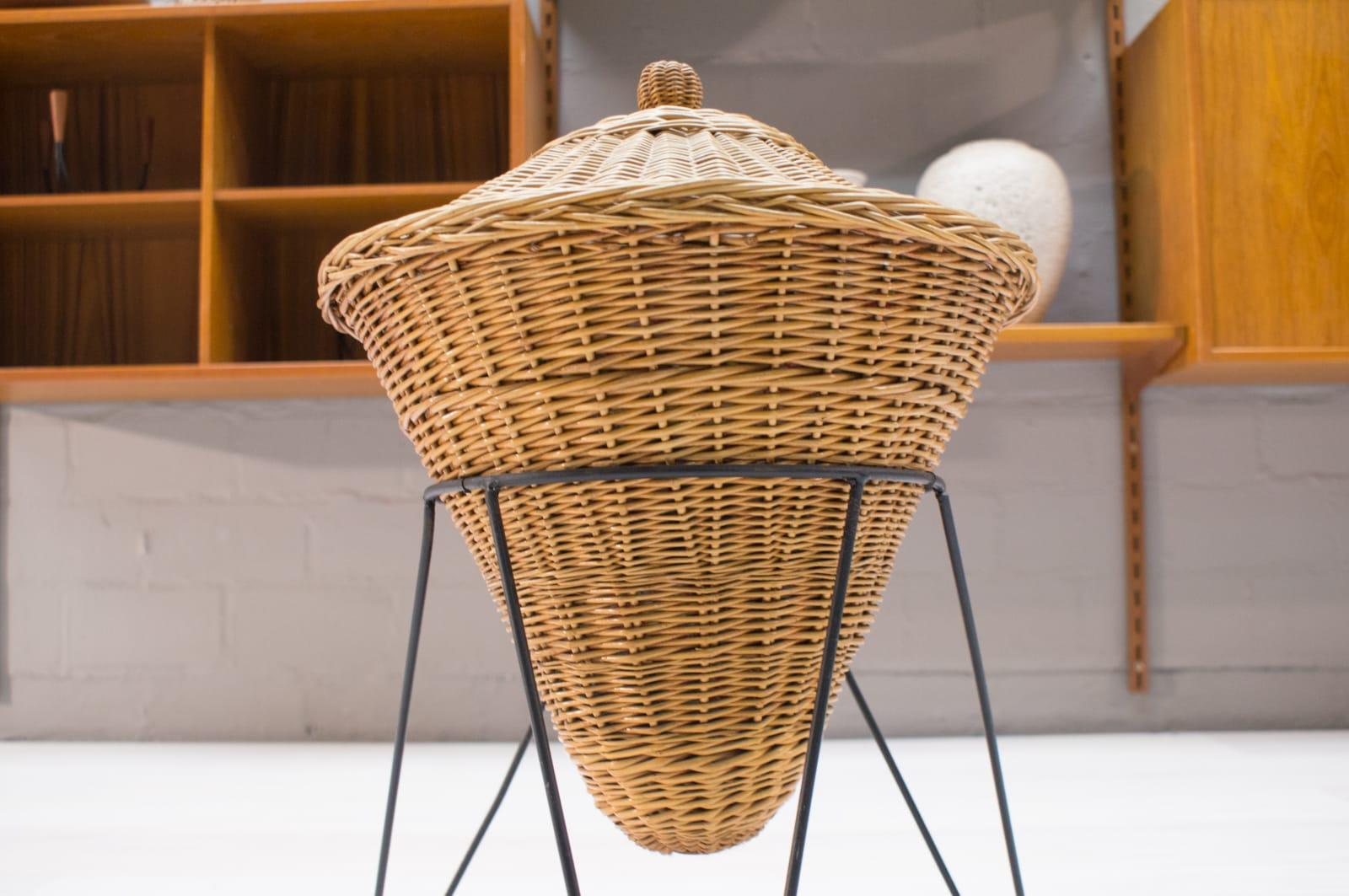 Elegant Mid-Century Modern wicker basket on a metal tripod base. Inside are smaller pockets. Made probably in Italy, 1970s.