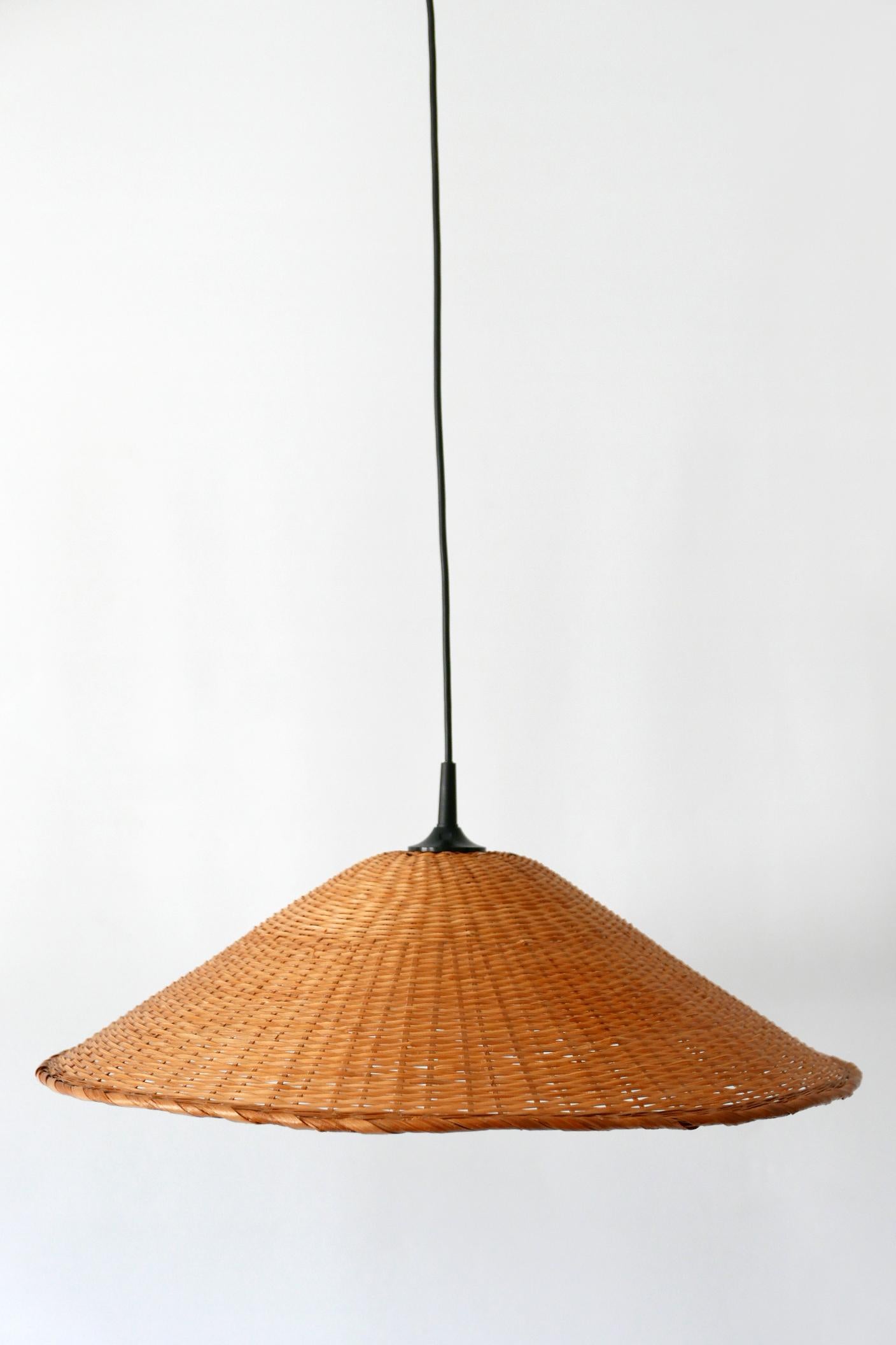 Elegant Mid-Century Modern Wicker Pendant Lamp or Hanging Light, Germany, 1960s In Good Condition In Munich, DE