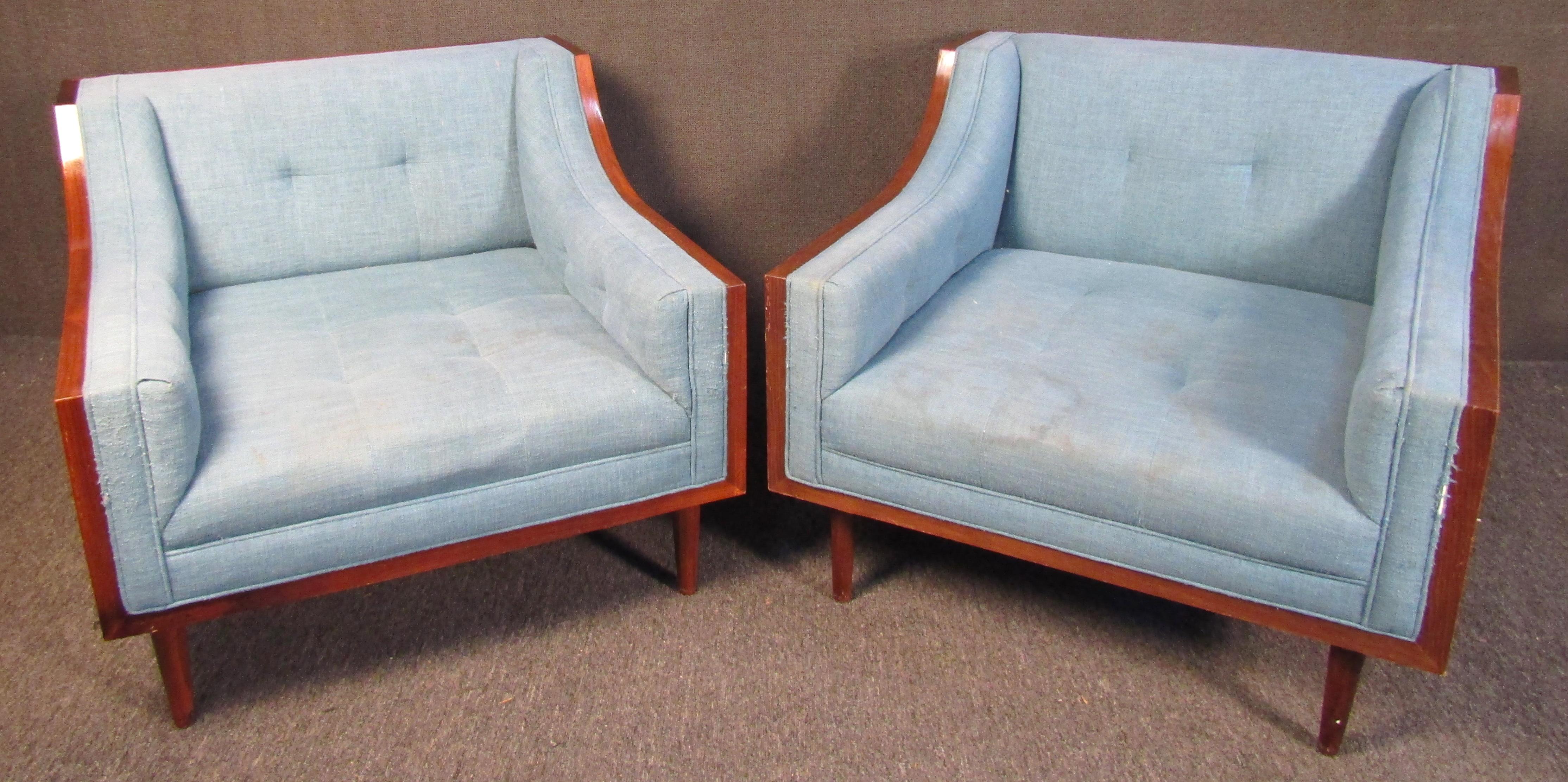 Elegant Mid-Century Modern Wood and Blue Fabric Lounge Chairs In Good Condition For Sale In Brooklyn, NY
